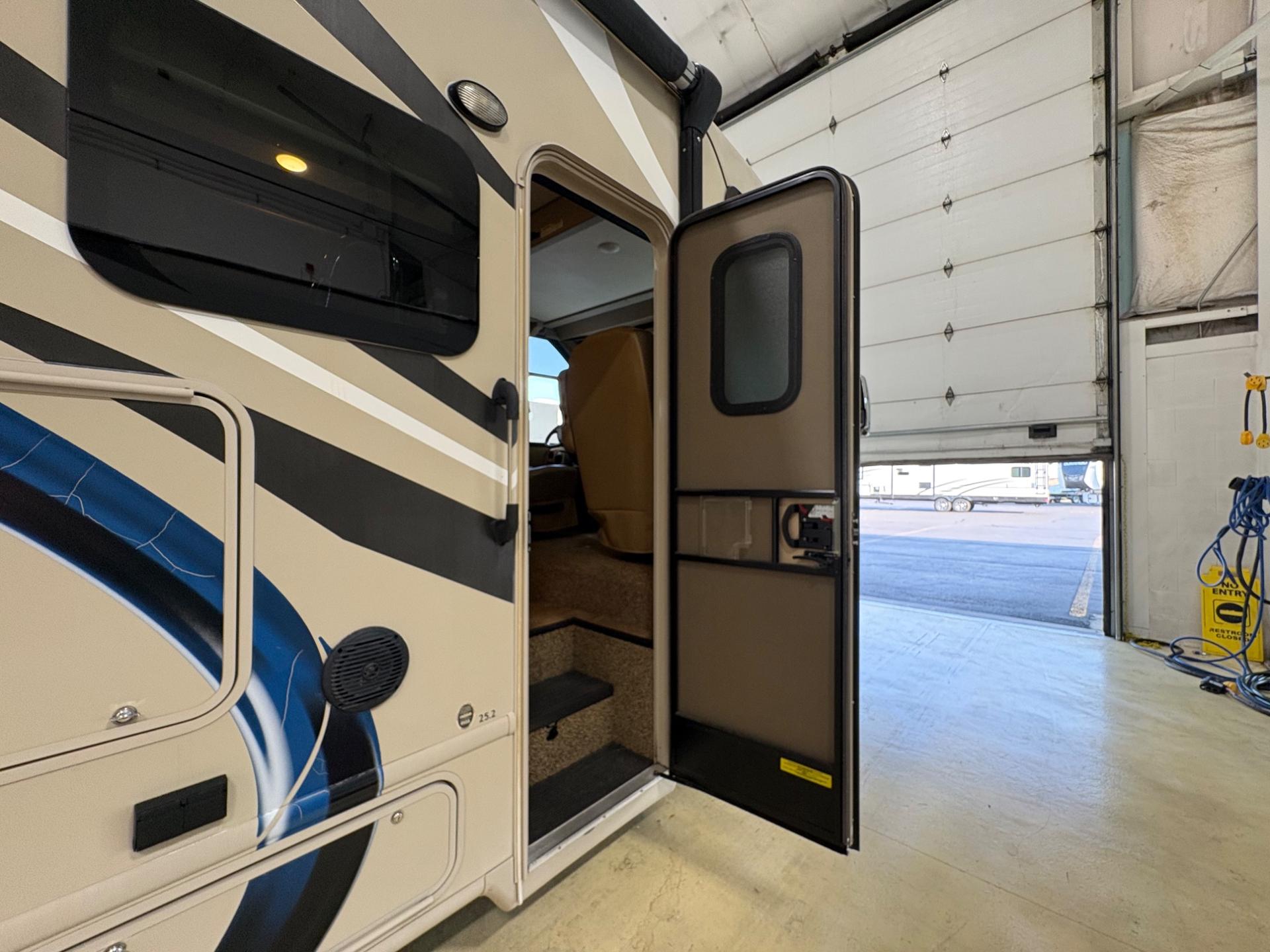 2016 Thor Motor Coach 2016 Thor Motor Coach Vegas - thumbnail 22