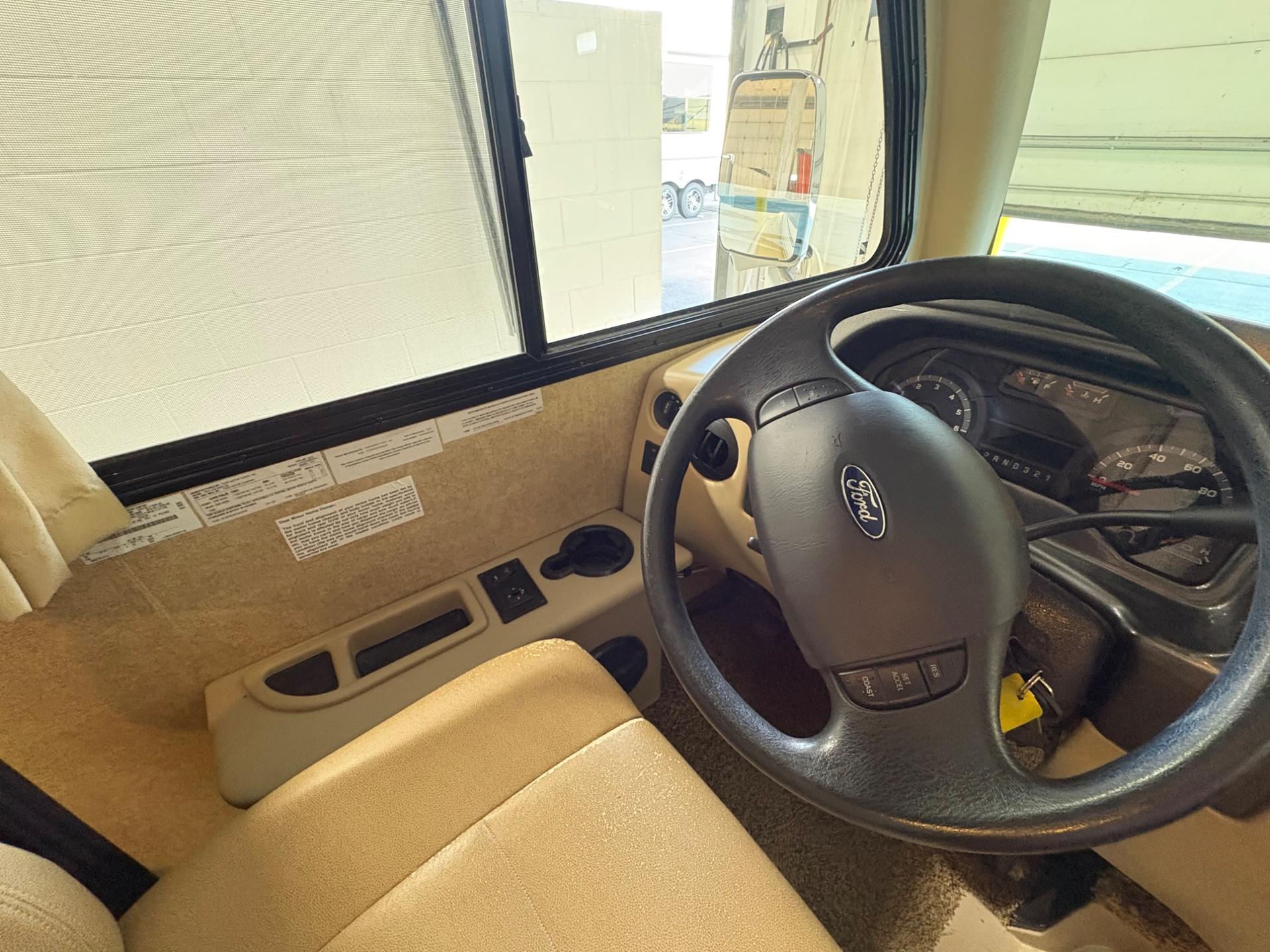 2016 Thor Motor Coach 2016 Thor Motor Coach Vegas - thumbnail 24