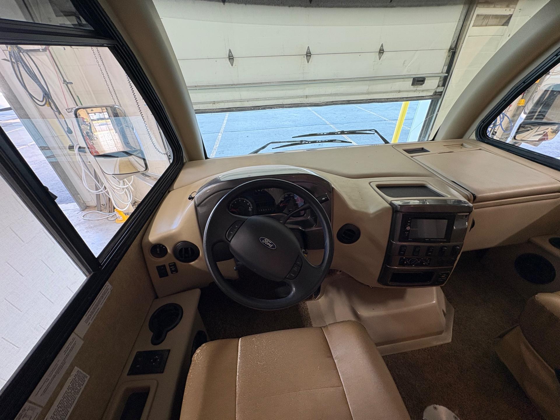 2016 Thor Motor Coach 2016 Thor Motor Coach Vegas - thumbnail 25