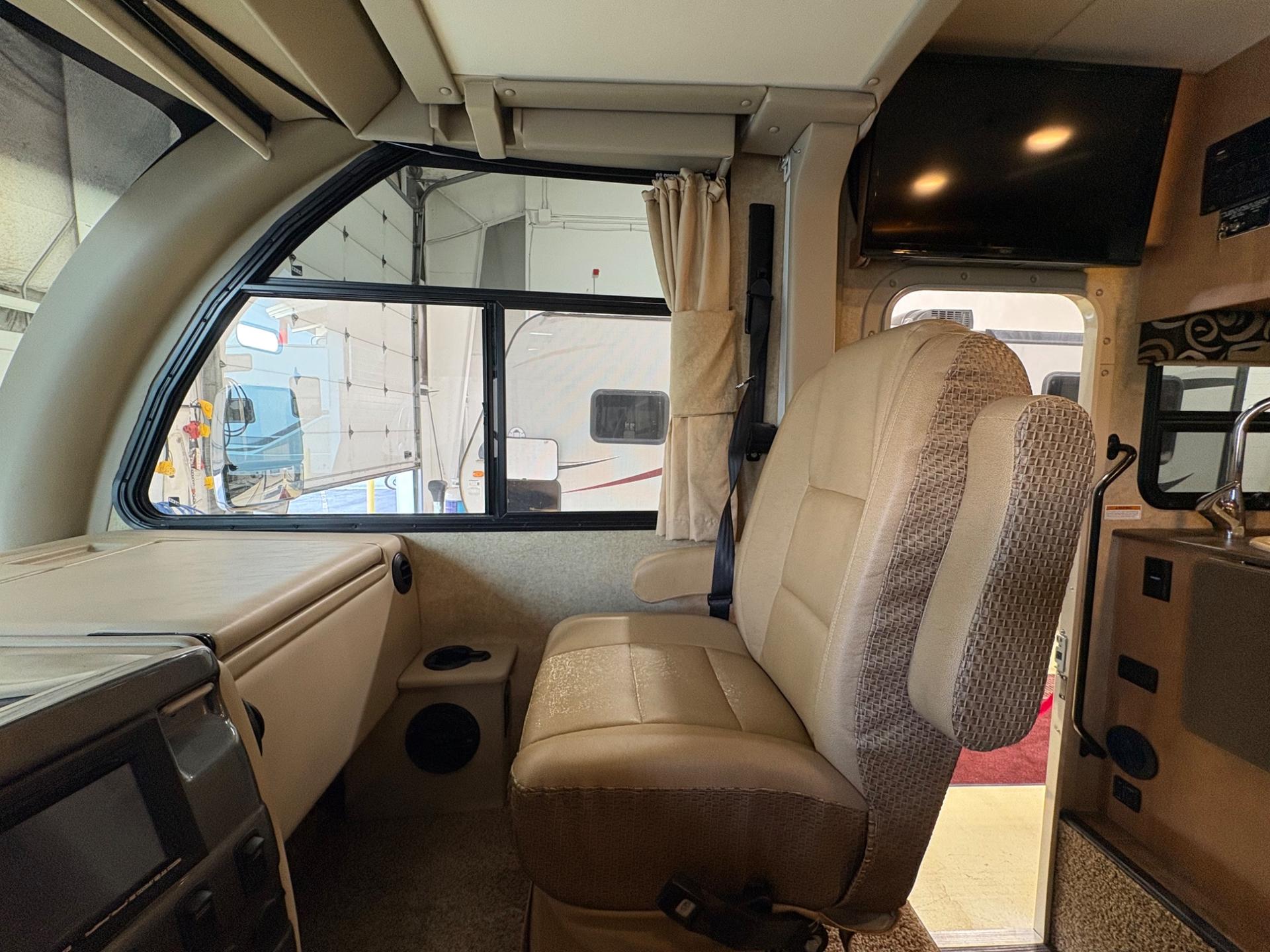 2016 Thor Motor Coach 2016 Thor Motor Coach Vegas - thumbnail 31
