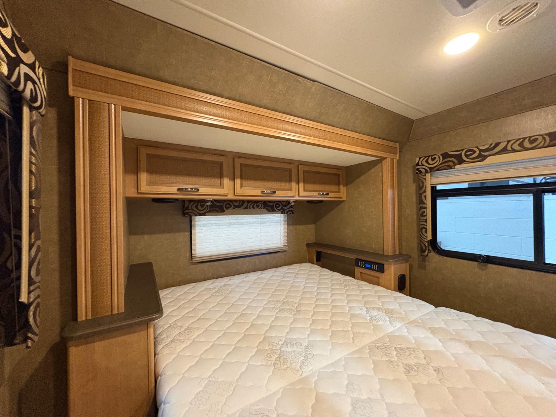 2016 Thor Motor Coach 2016 Thor Motor Coach Vegas - thumbnail 47