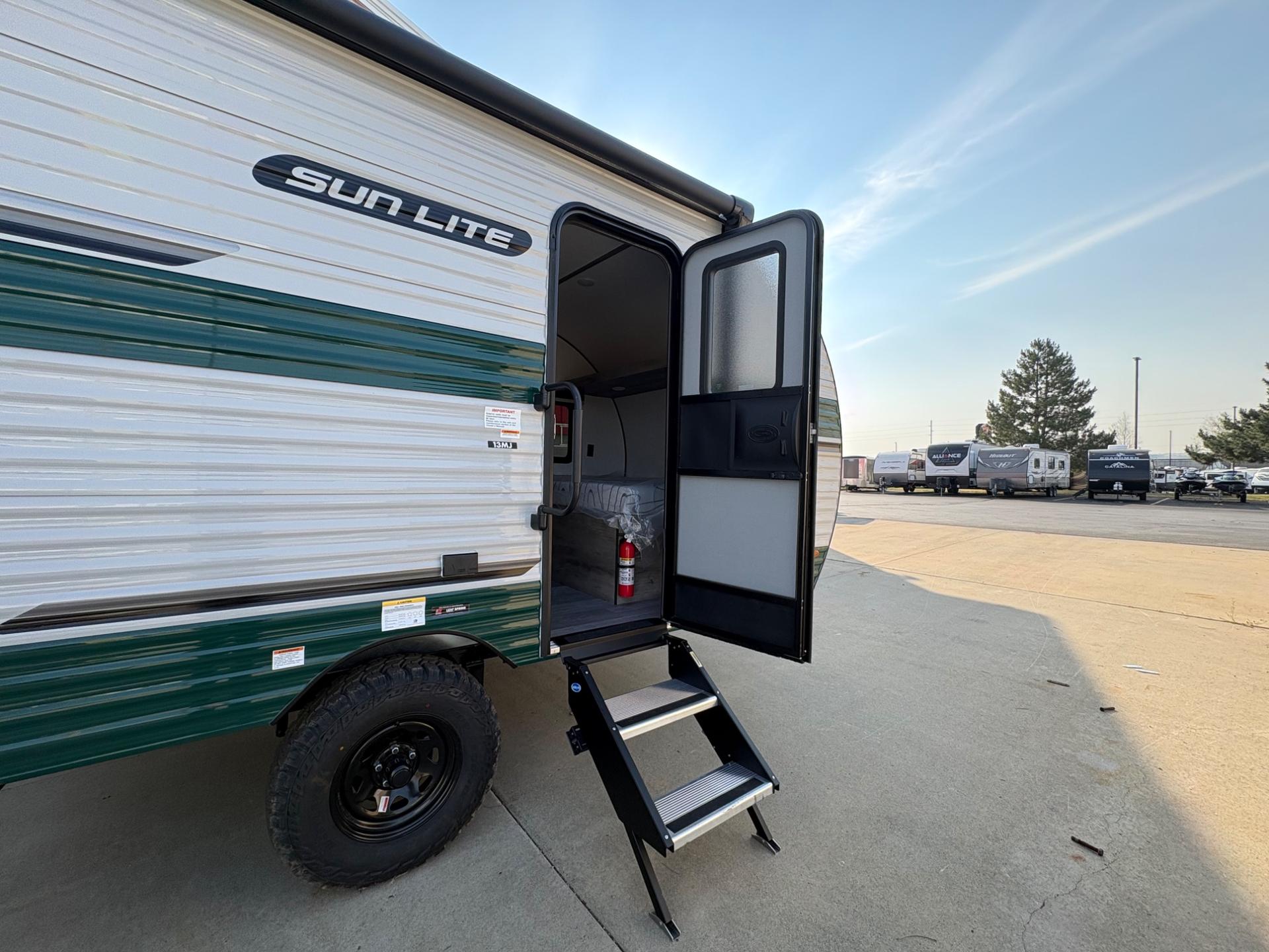 2027 Sunset Park & RV 2027 Sunset Park & RV Sunlite - thumbnail 11