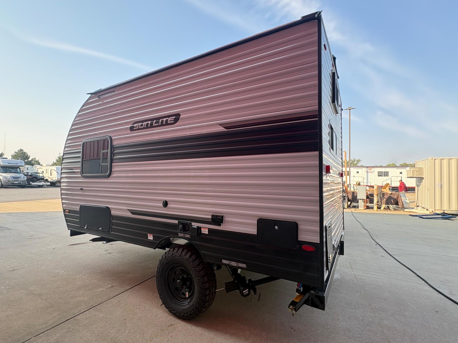 2027 Sunset Park & RV 2027 Sunset Park & RV Sunlite - thumbnail 3