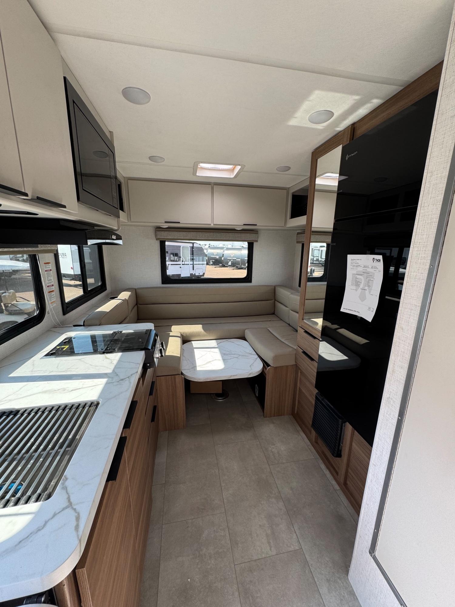 2027 Thor Motor Coach 2027 Thor Motor Coach Chateau - thumbnail 7