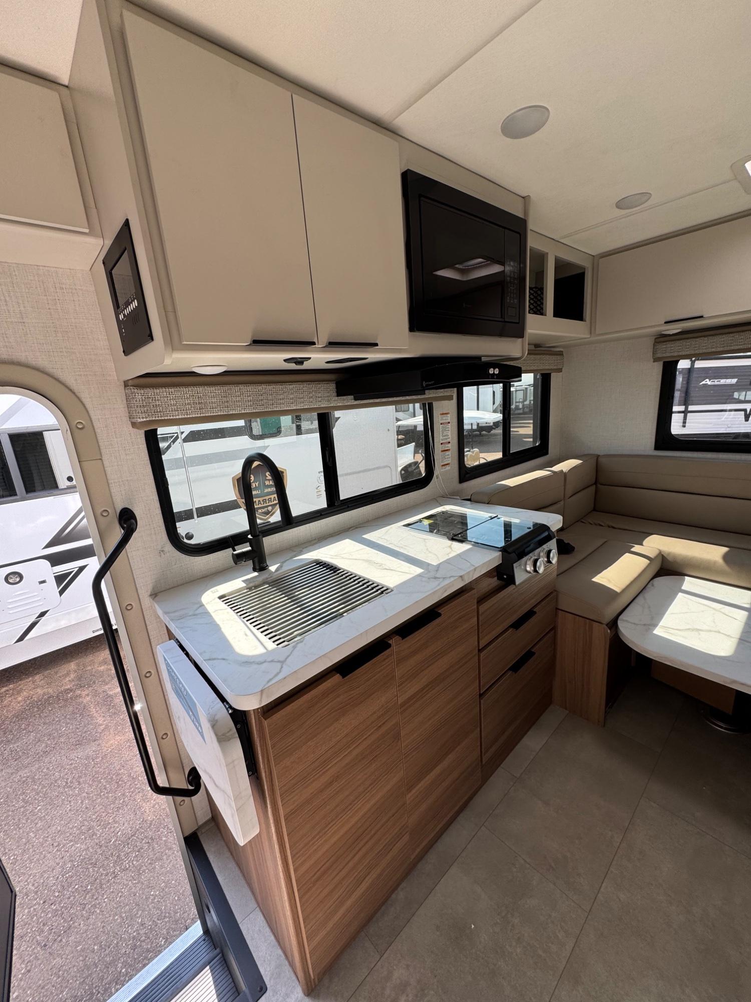 2027 Thor Motor Coach 2027 Thor Motor Coach Chateau - thumbnail 8