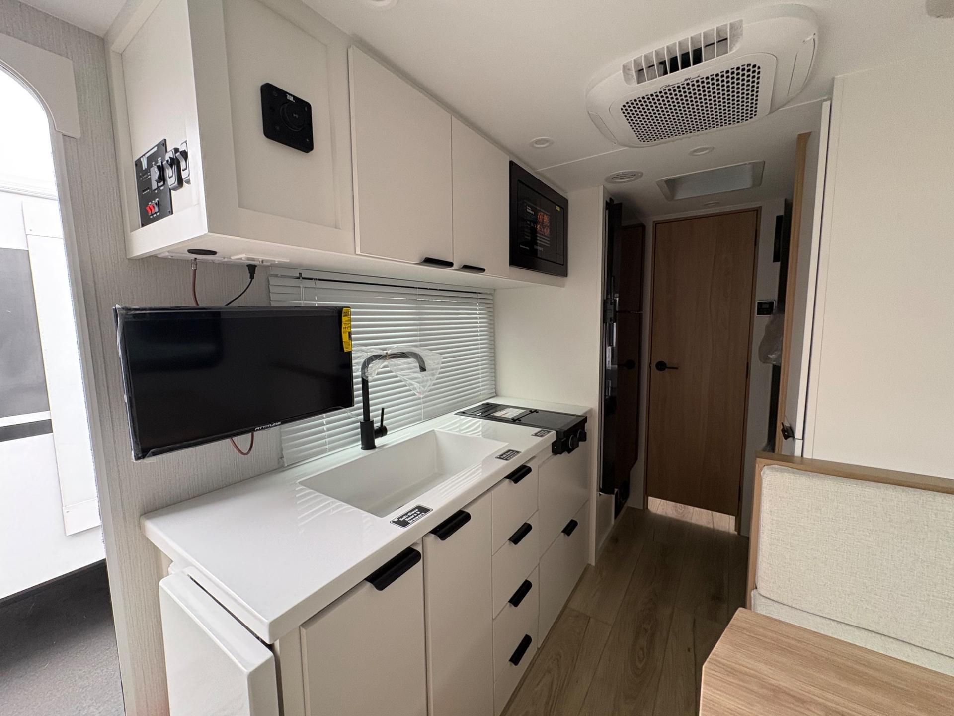 2027 Winnebago 2027 Winnebago Micro Minnie - thumbnail 29