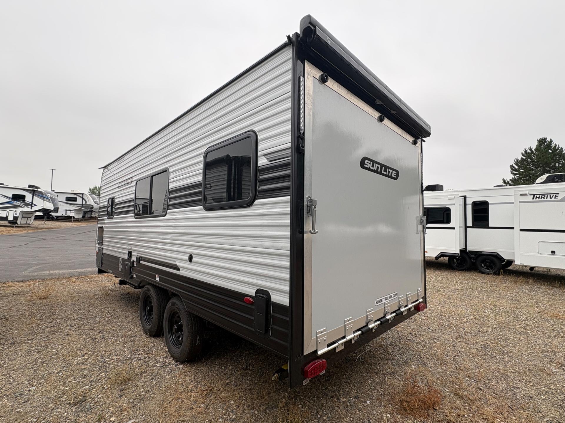 2027 Sunset Park & RV 2027 Sunset Park & RV SunLite - thumbnail 2