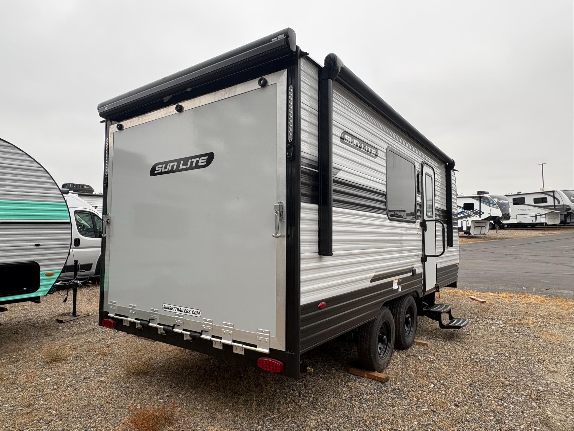 2027 Sunset Park & RV 2027 Sunset Park & RV SunLite - thumbnail 4