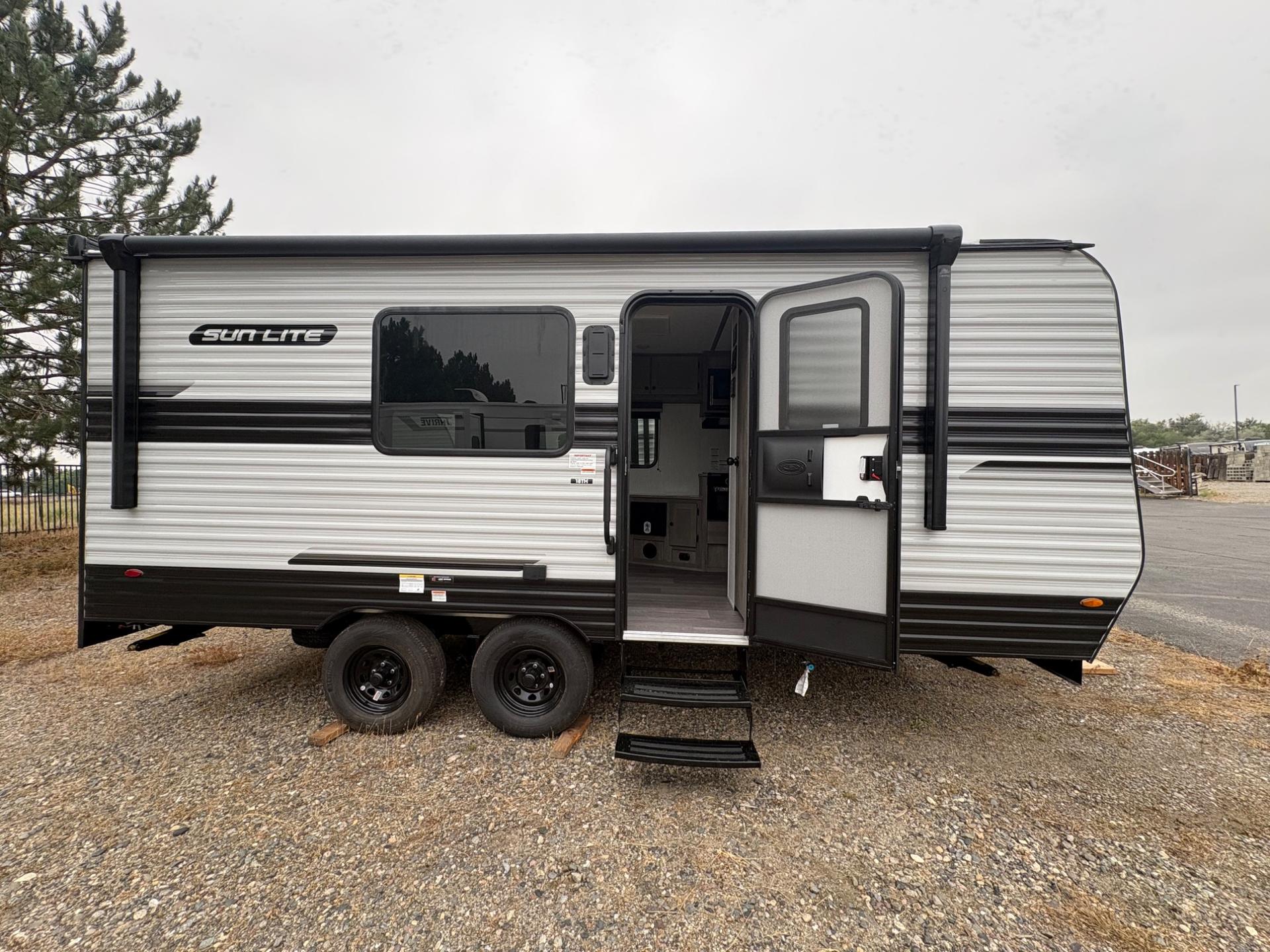2027 Sunset Park & RV 2027 Sunset Park & RV SunLite - thumbnail 13