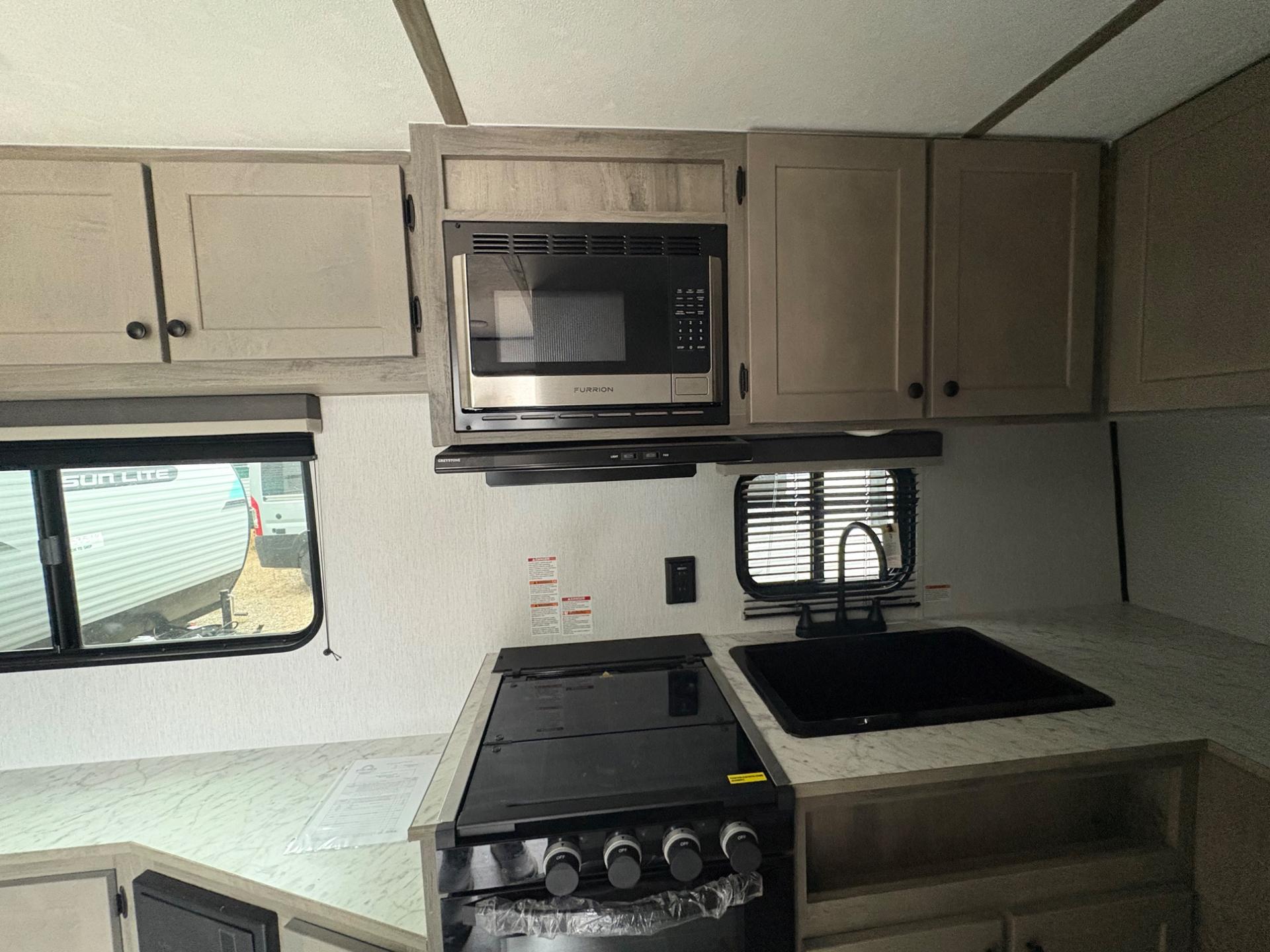 2027 Sunset Park & RV 2027 Sunset Park & RV SunLite - thumbnail 17