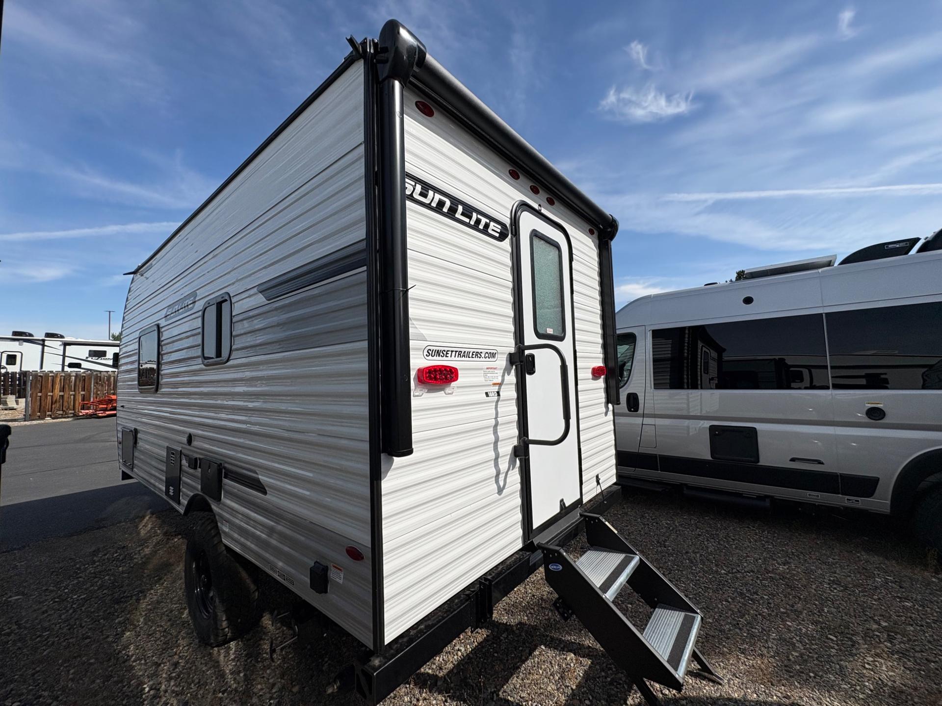 2027 Sunset Park & RV 2027 Sunset Park & RV Sunlite - thumbnail 3