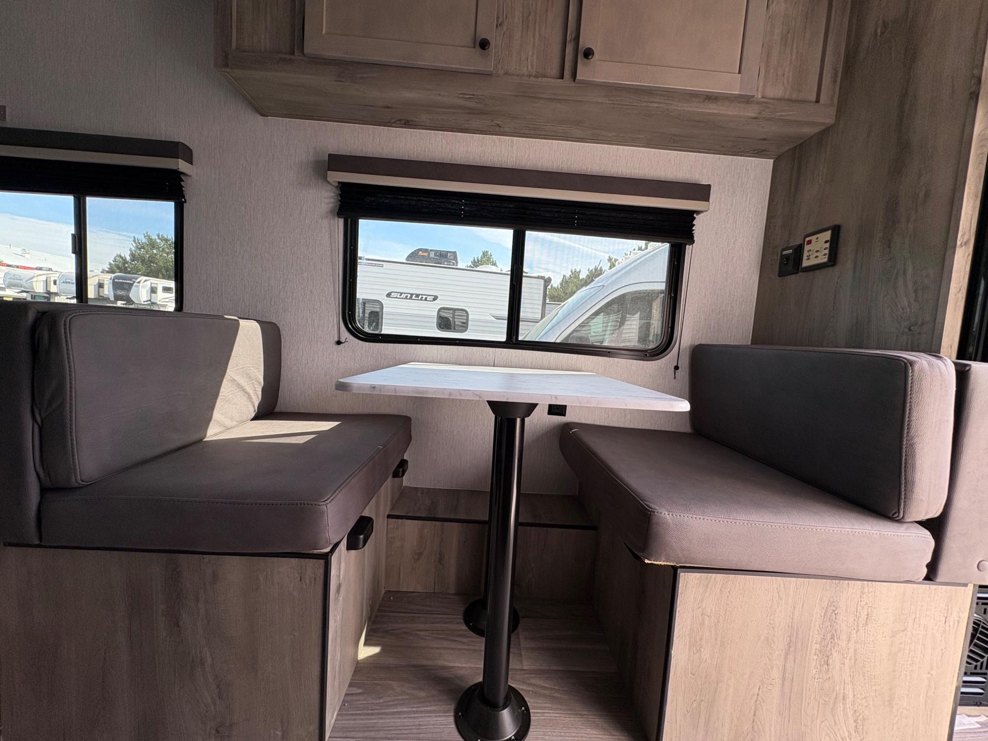 2027 Sunset Park & RV 2027 Sunset Park & RV Sunlite - thumbnail 18