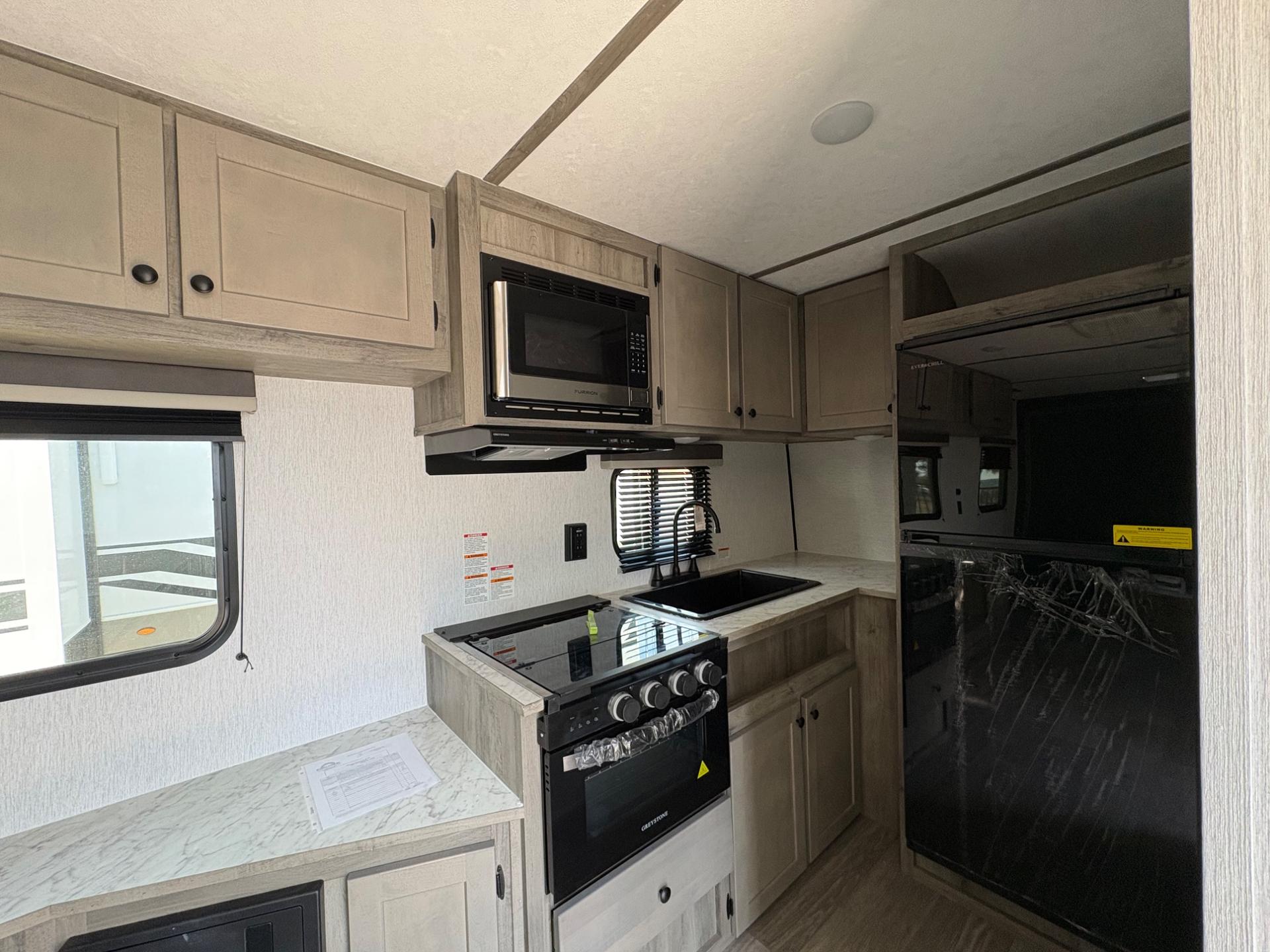2027 Sunset Park & RV 2027 Sunset Park & RV Sunlite - thumbnail 11