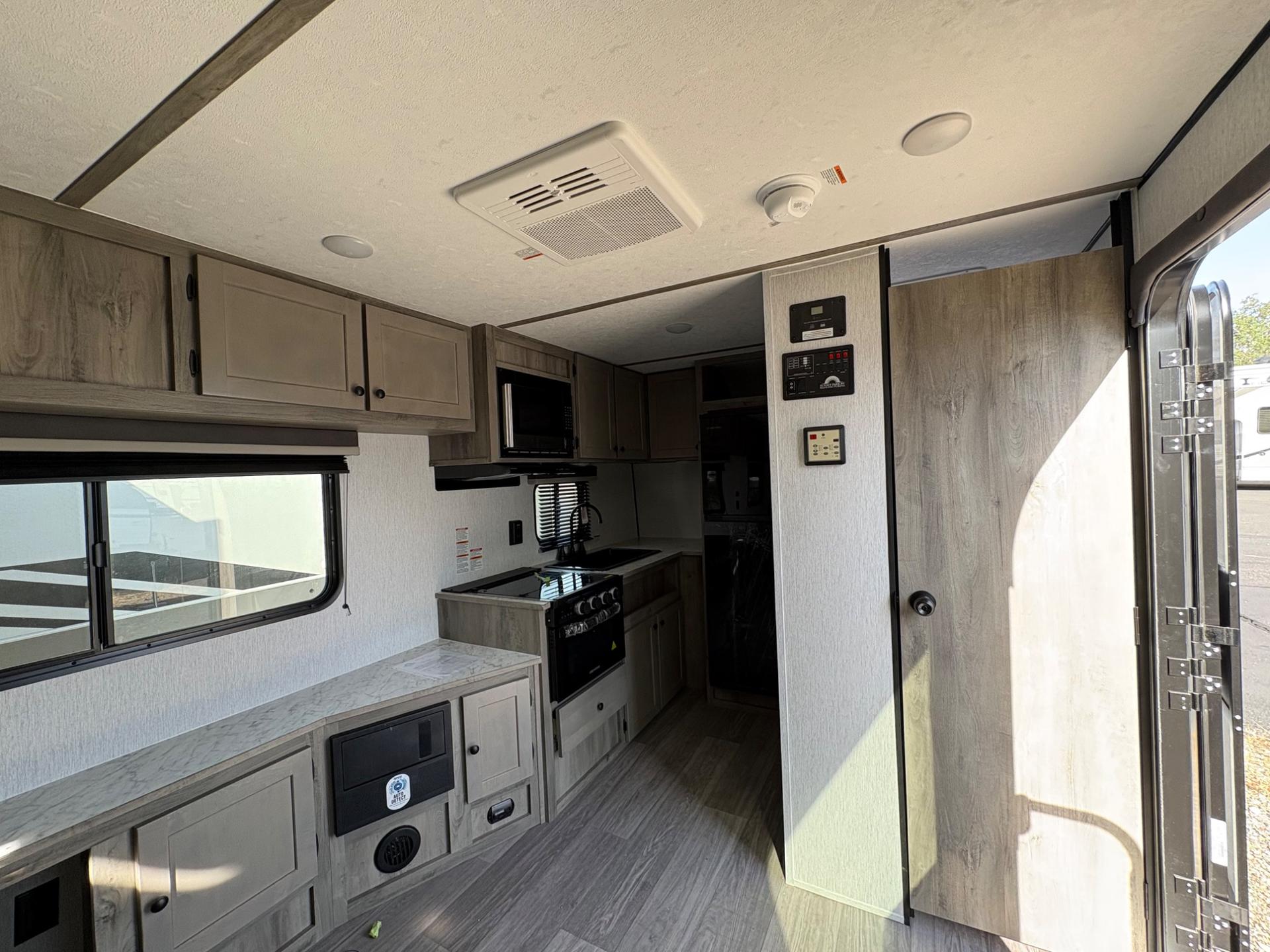 2027 Sunset Park & RV 2027 Sunset Park & RV Sunlite - thumbnail 12