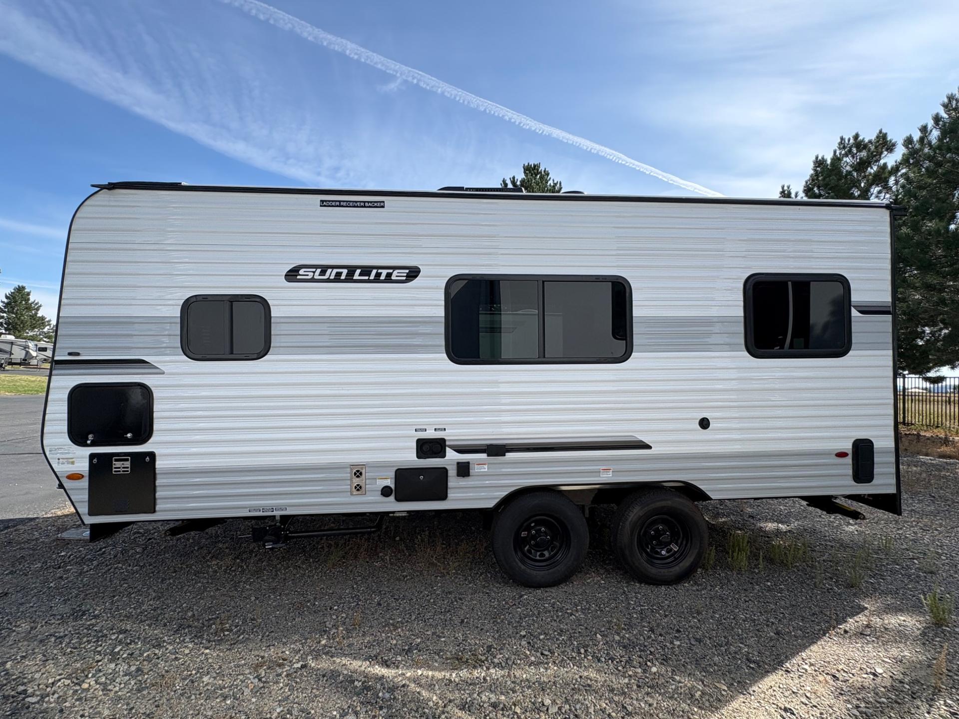 2027 Sunset Park & RV 2027 Sunset Park & RV Sunlite - thumbnail 3