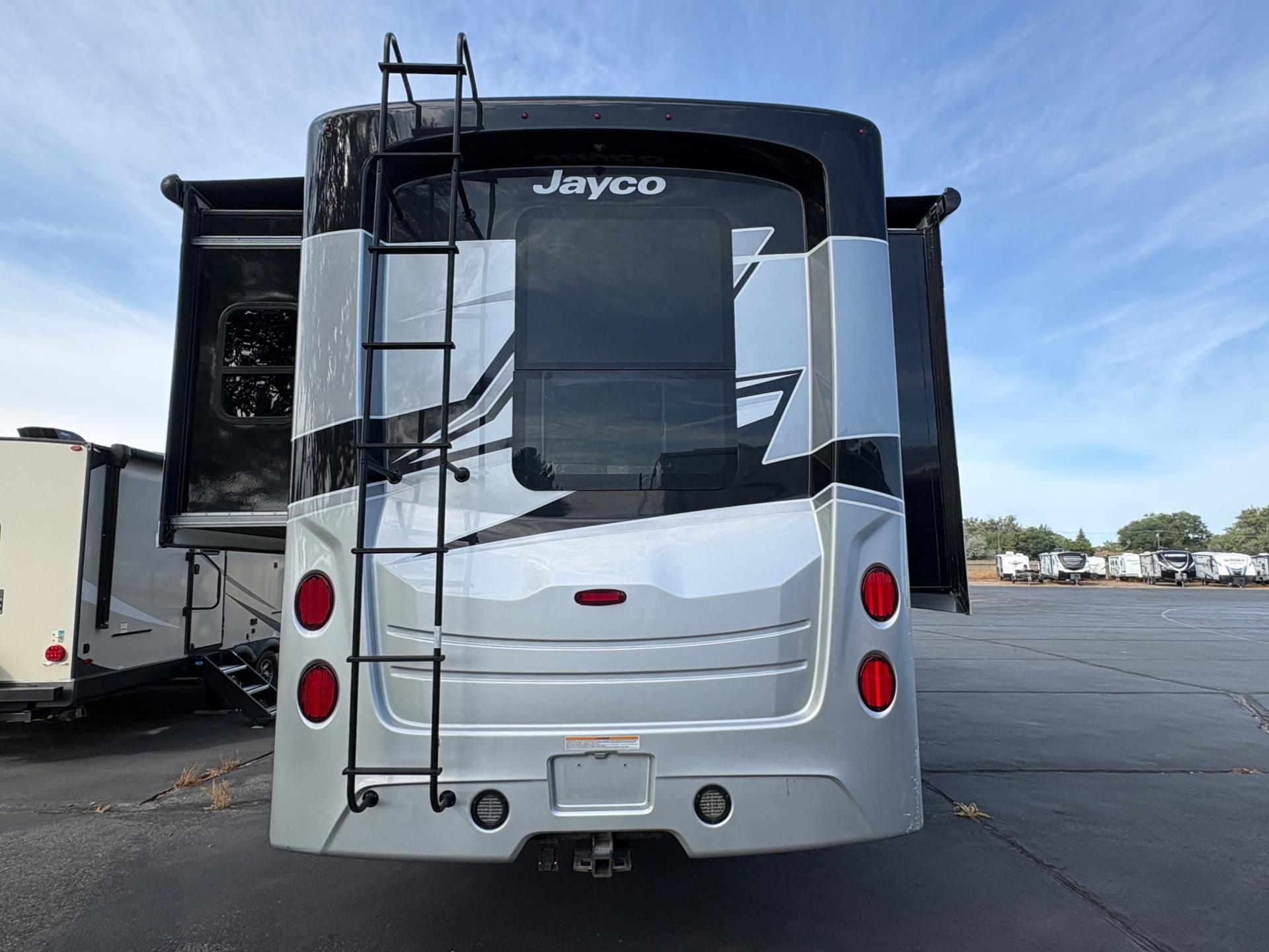 2023 Jayco 2023 Jayco Seneca - thumbnail 4