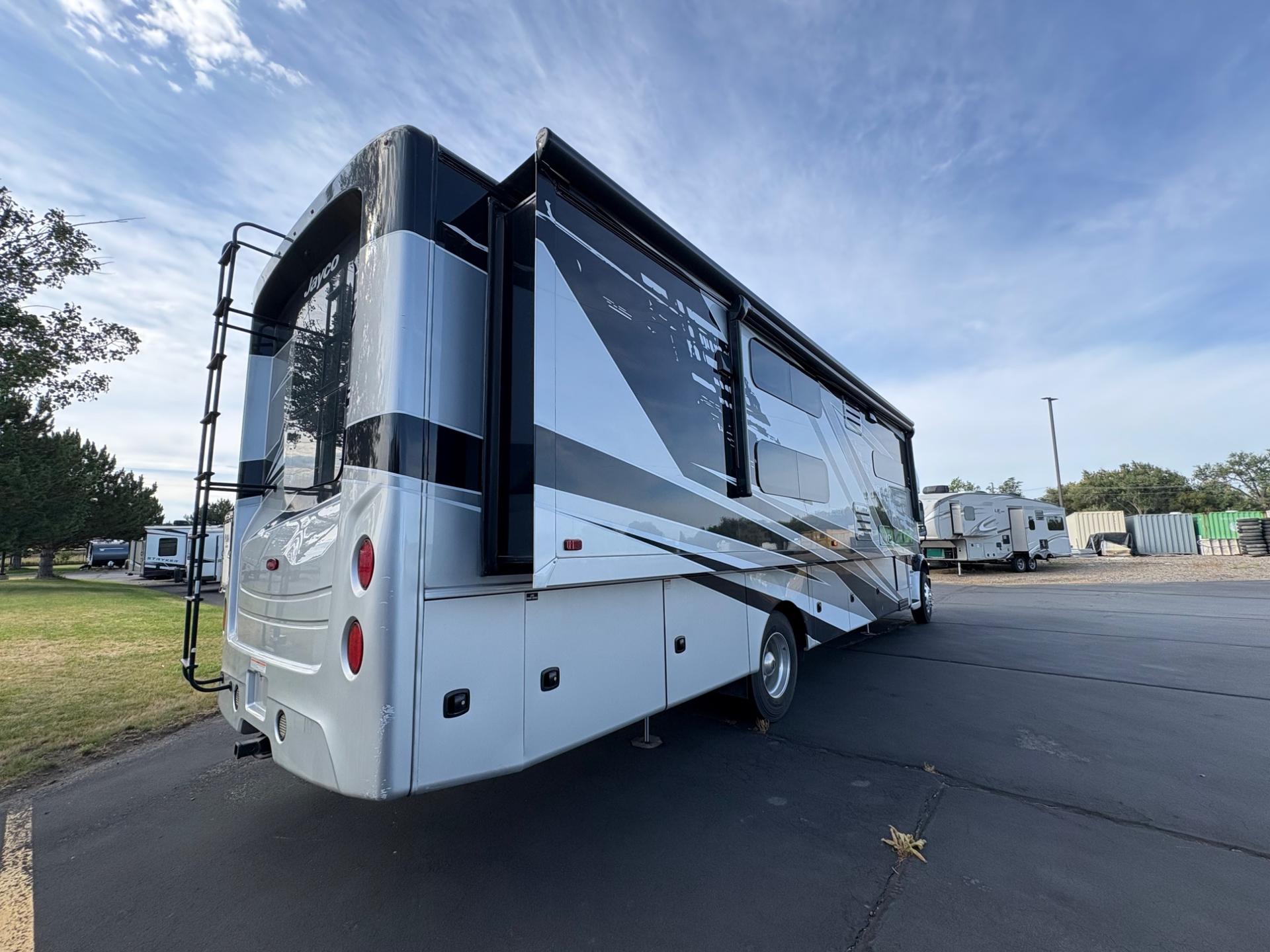 2023 Jayco 2023 Jayco Seneca - thumbnail 5