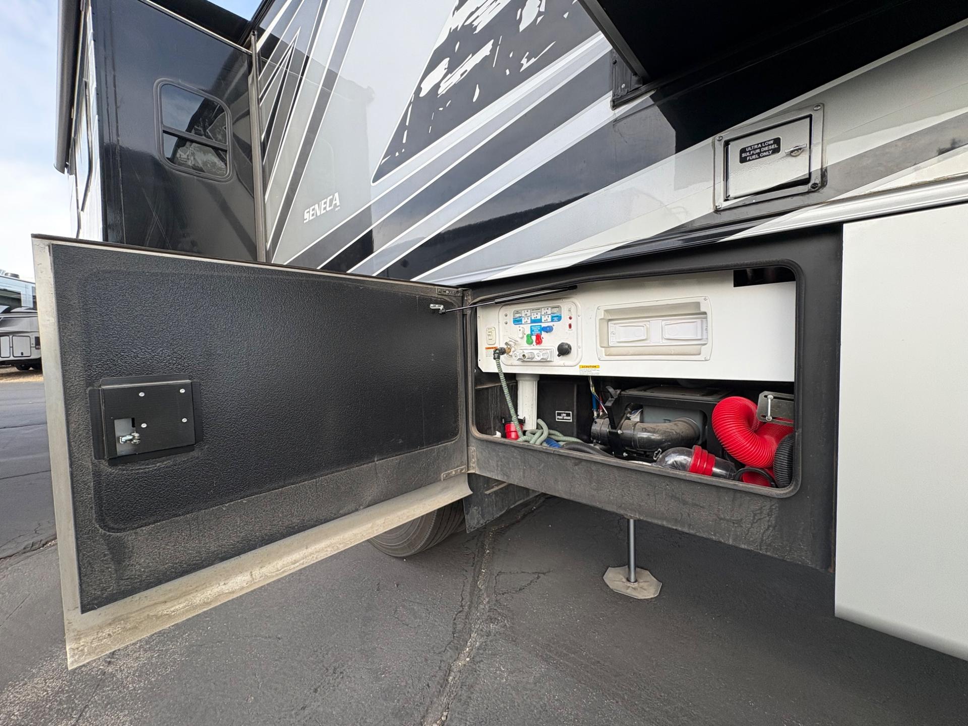 2023 Jayco 2023 Jayco Seneca - thumbnail 13