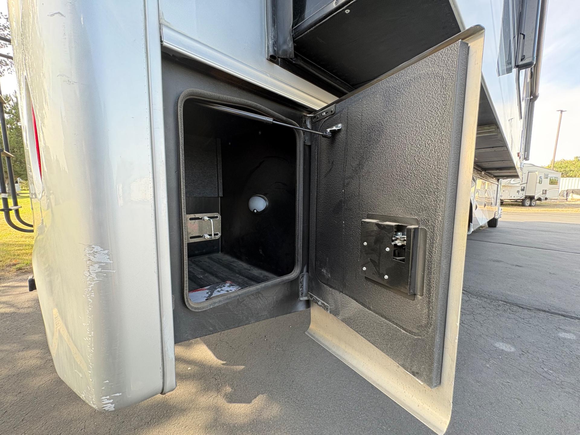 2023 Jayco 2023 Jayco Seneca - thumbnail 17