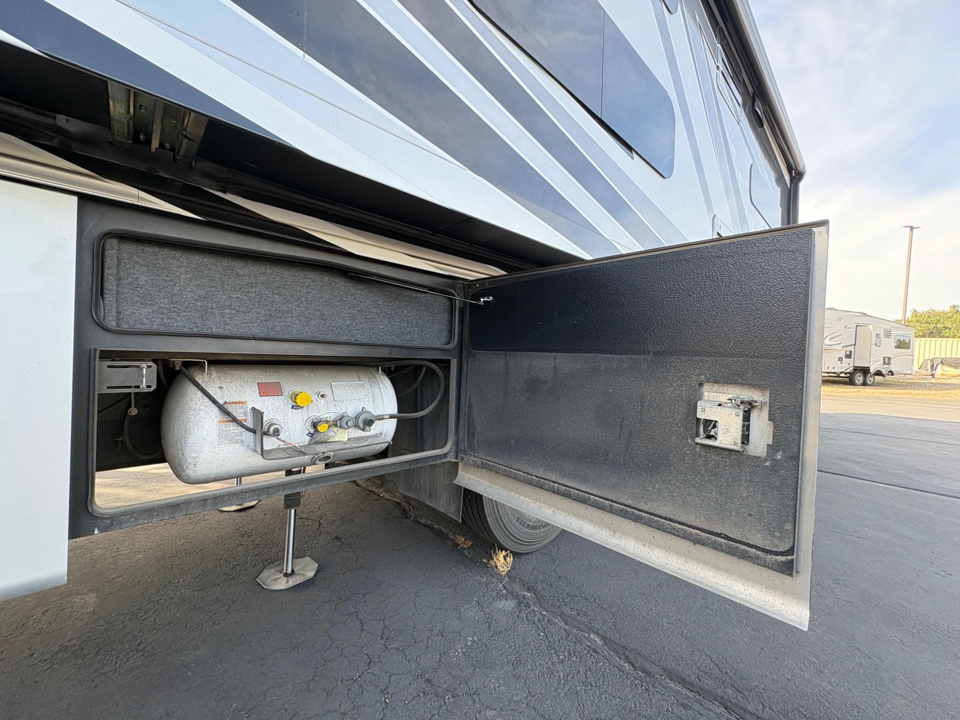 2023 Jayco 2023 Jayco Seneca - thumbnail 19