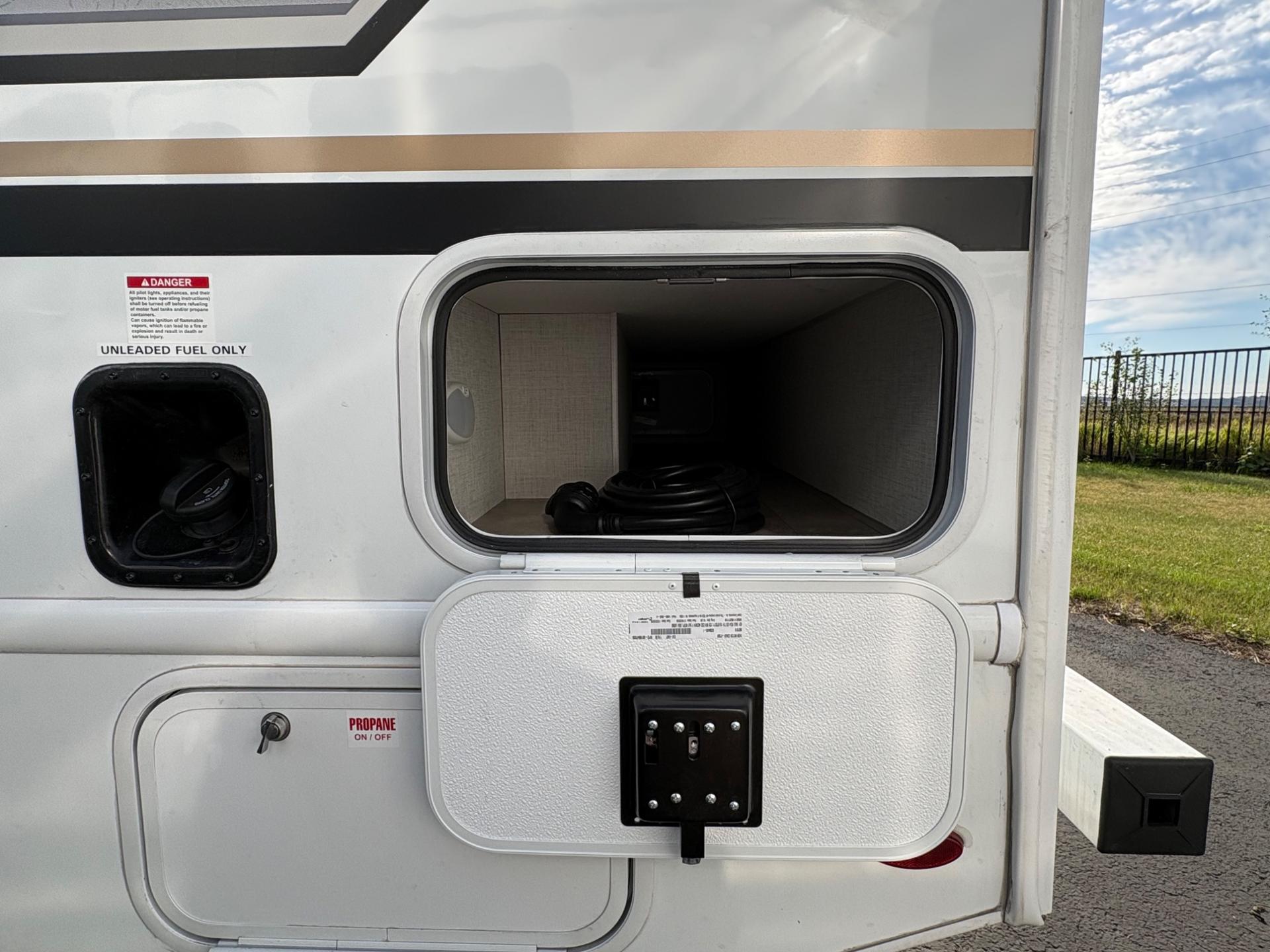 2027 Thor Motor Coach 2027 Thor Motor Coach Chateau - thumbnail 12