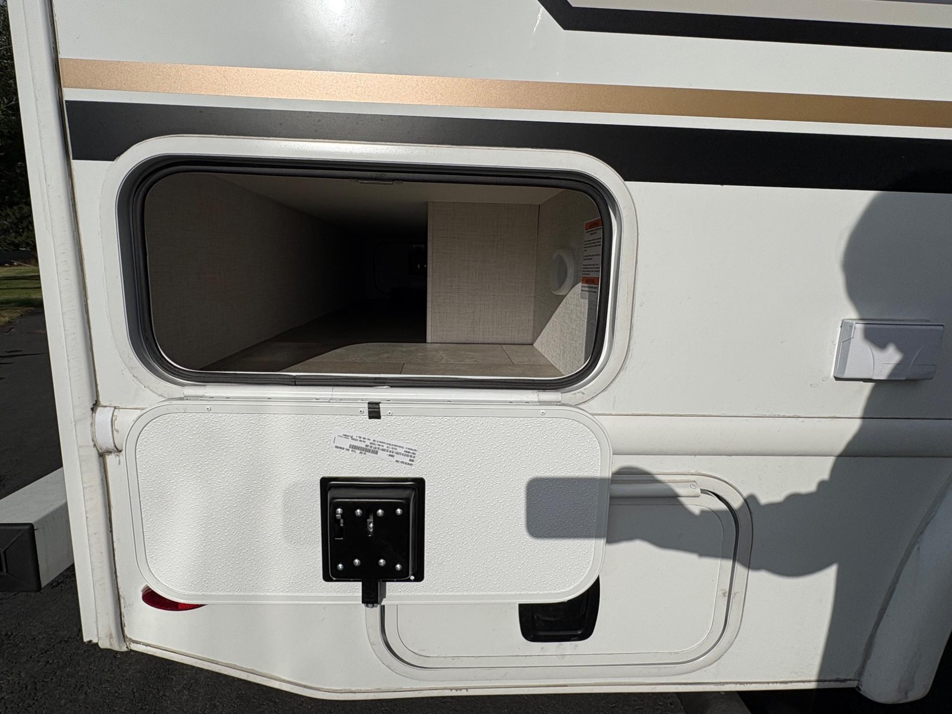 2027 Thor Motor Coach 2027 Thor Motor Coach Chateau - thumbnail 13