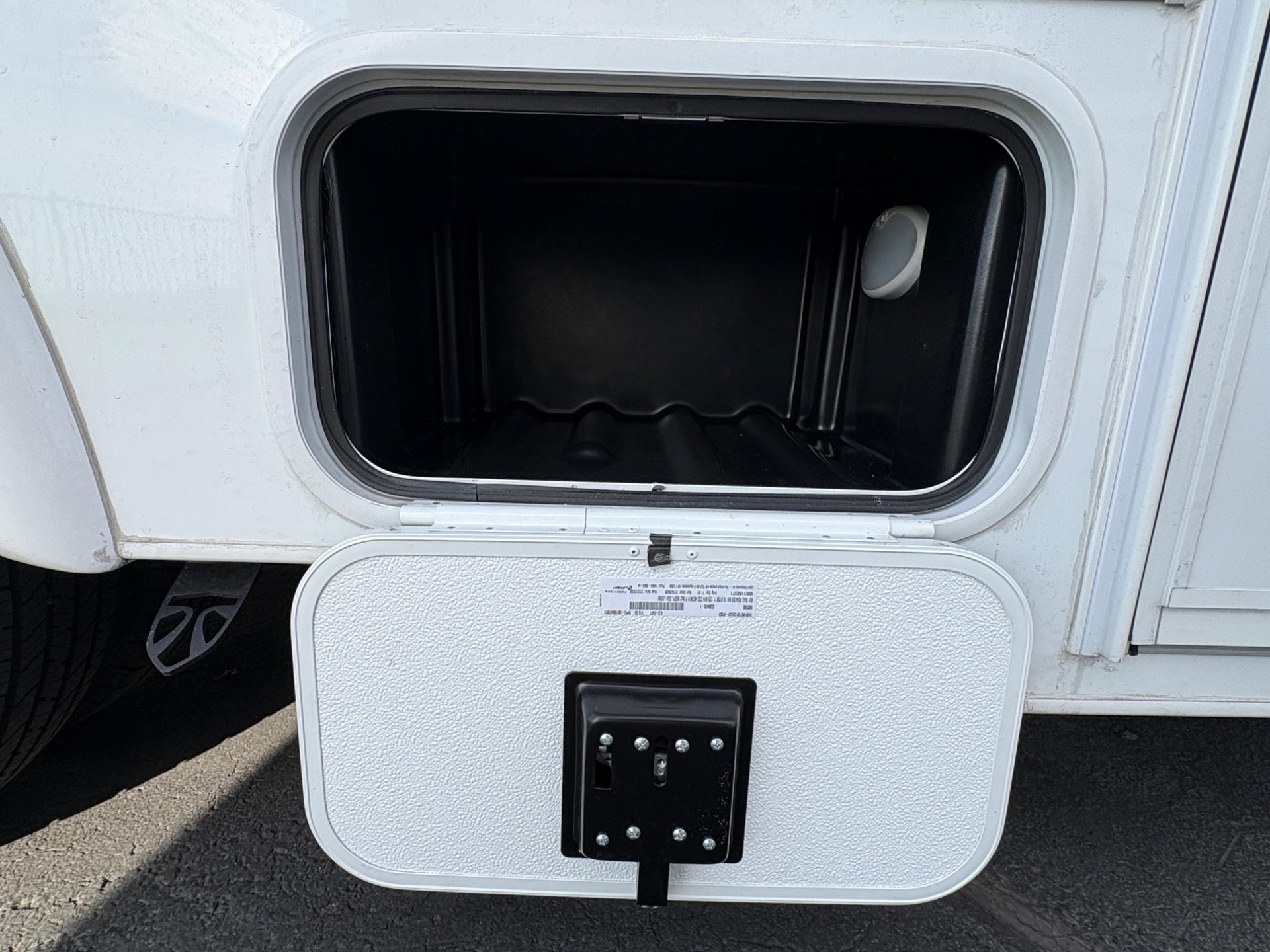 2027 Thor Motor Coach 2027 Thor Motor Coach Chateau - thumbnail 15