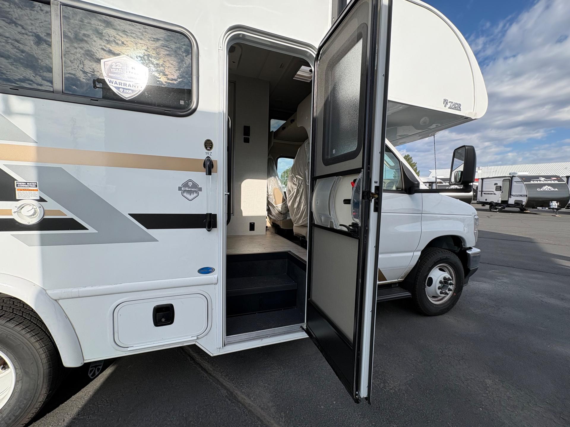 2027 Thor Motor Coach 2027 Thor Motor Coach Chateau - thumbnail 16