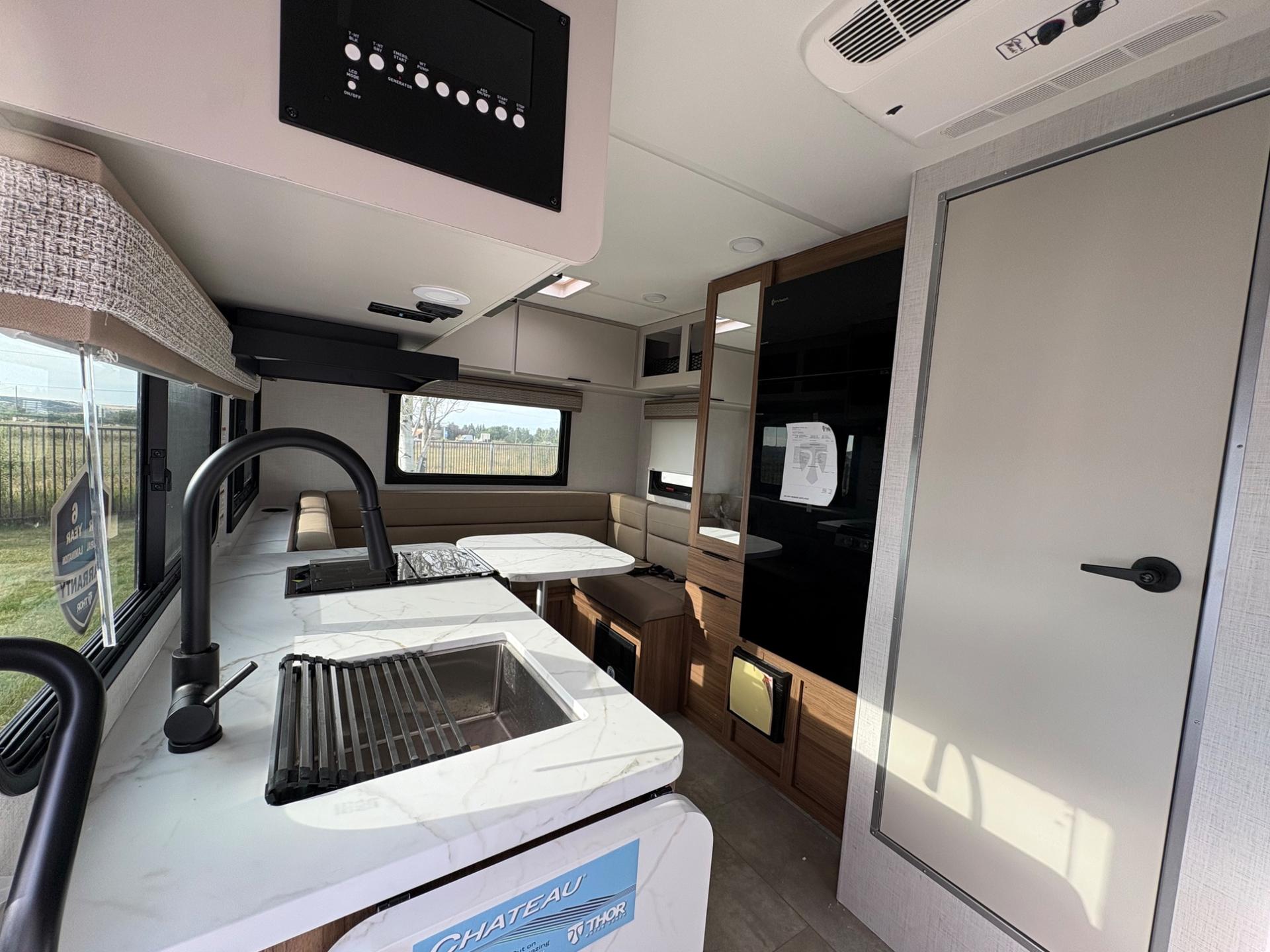 2027 Thor Motor Coach 2027 Thor Motor Coach Chateau - thumbnail 25