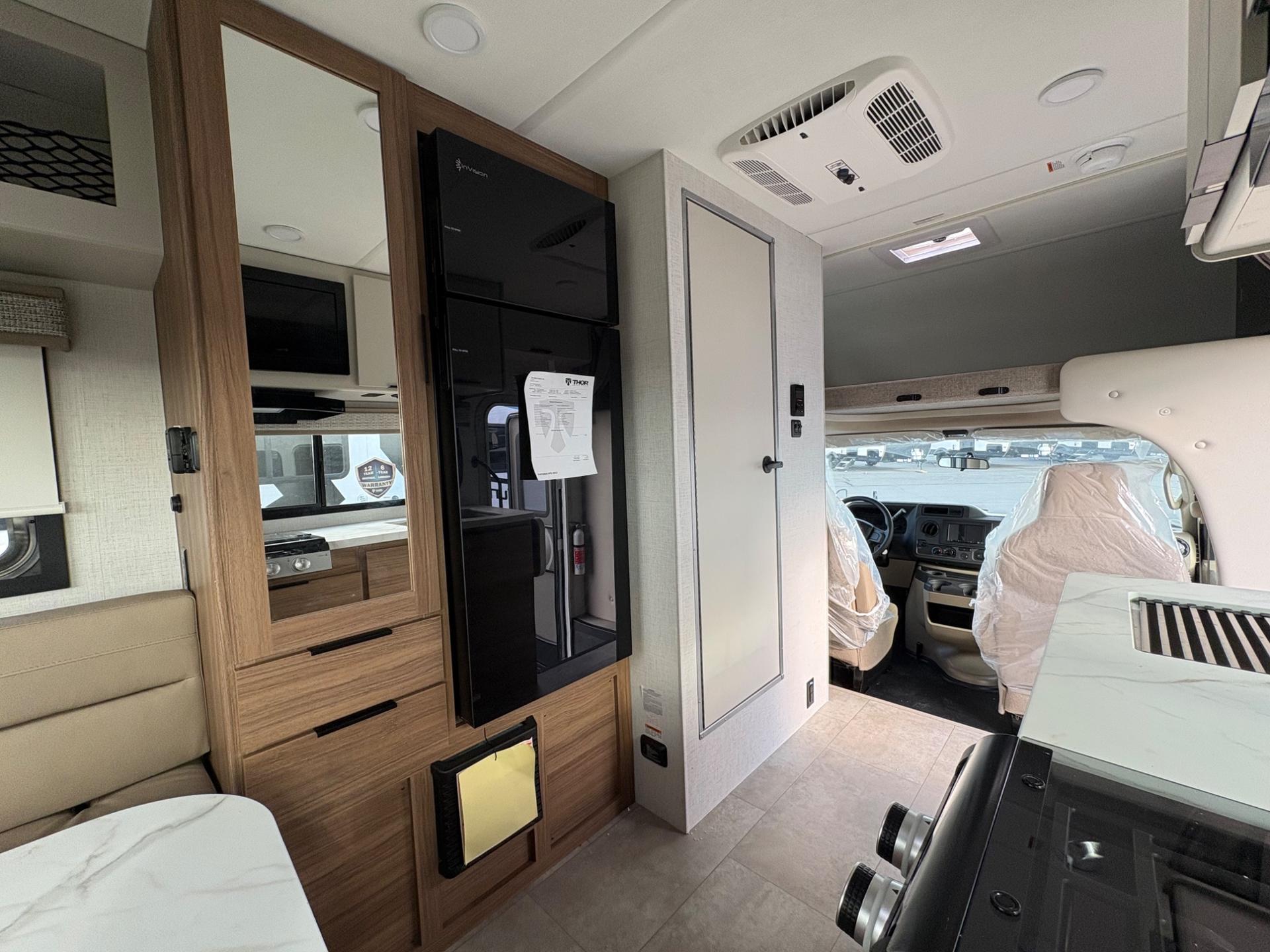 2027 Thor Motor Coach 2027 Thor Motor Coach Chateau - thumbnail 38