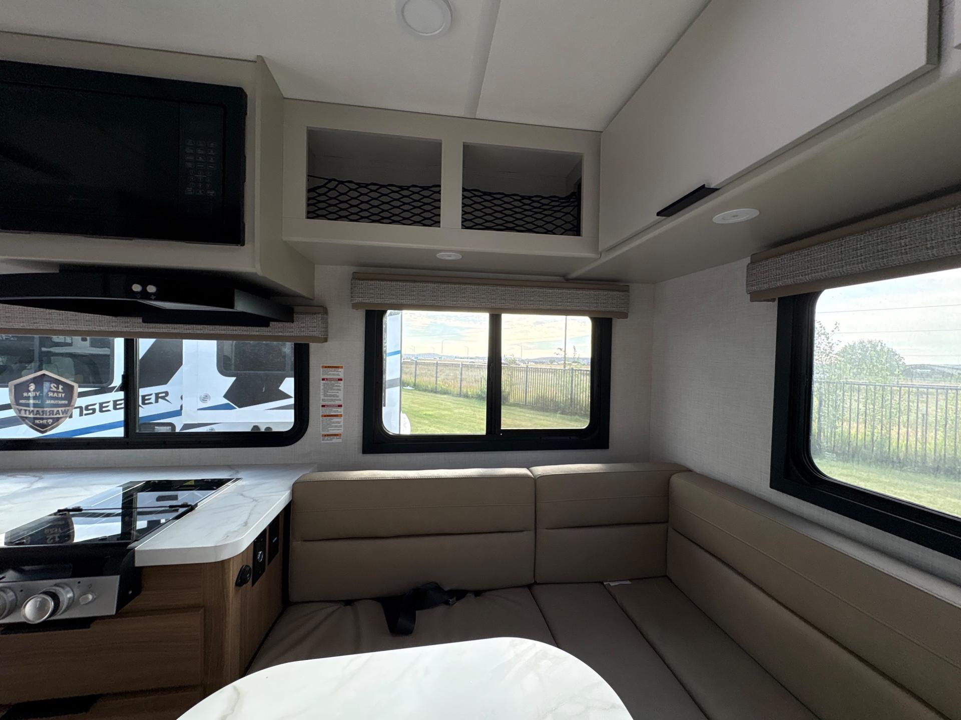 2027 Thor Motor Coach 2027 Thor Motor Coach Chateau - thumbnail 36