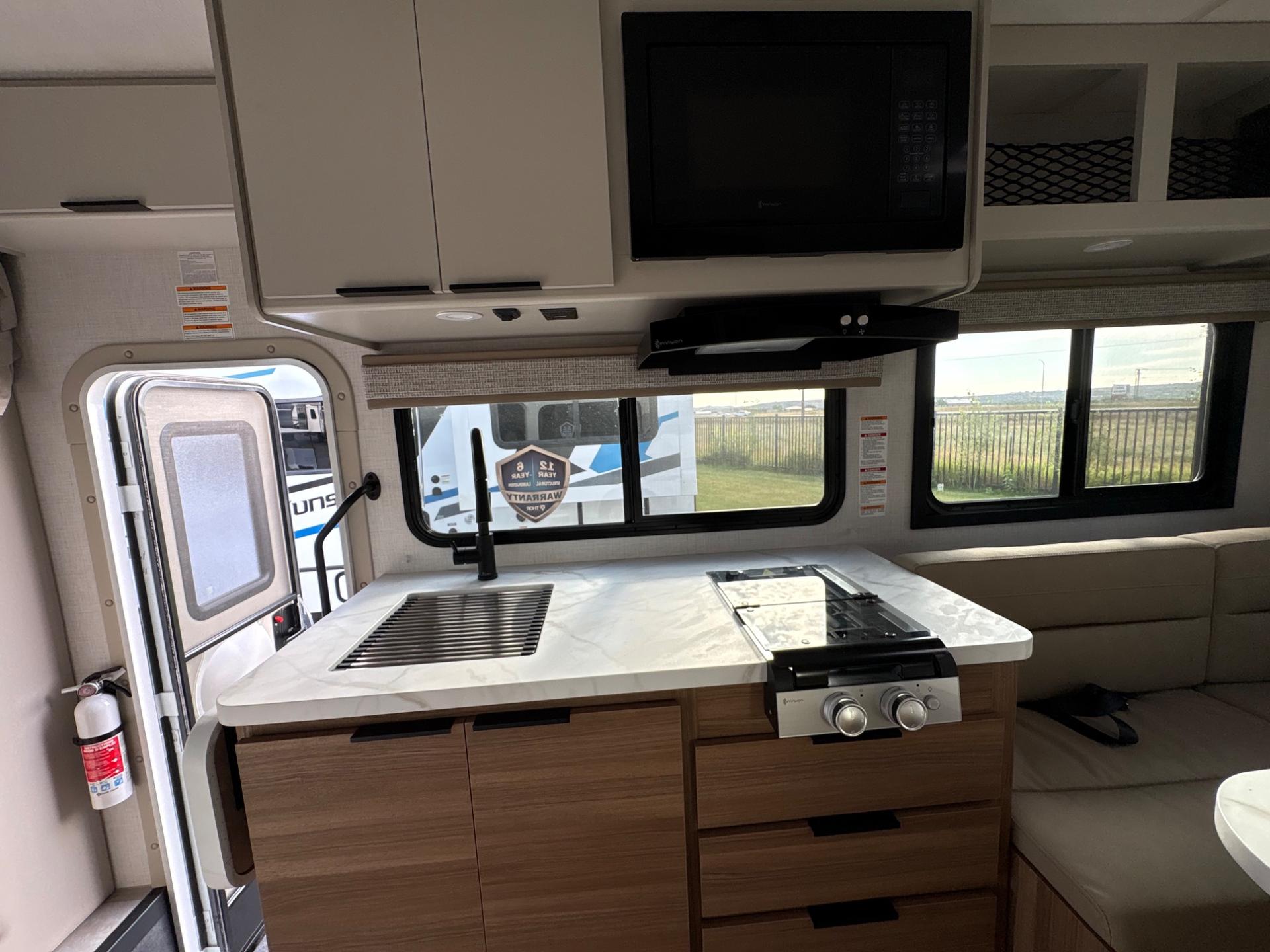 2027 Thor Motor Coach 2027 Thor Motor Coach Chateau - thumbnail 28