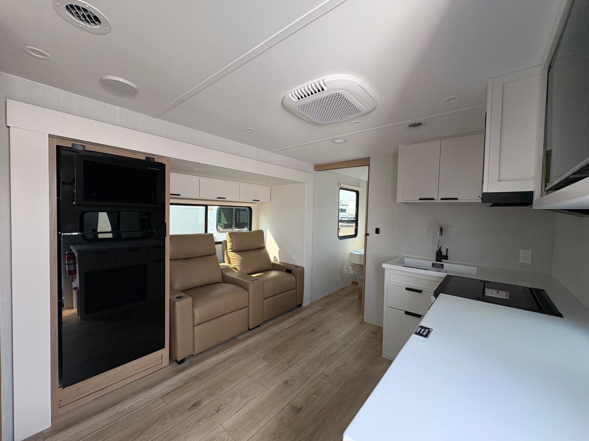 2027 Winnebago 2027 Winnebago Thrive - thumbnail 15