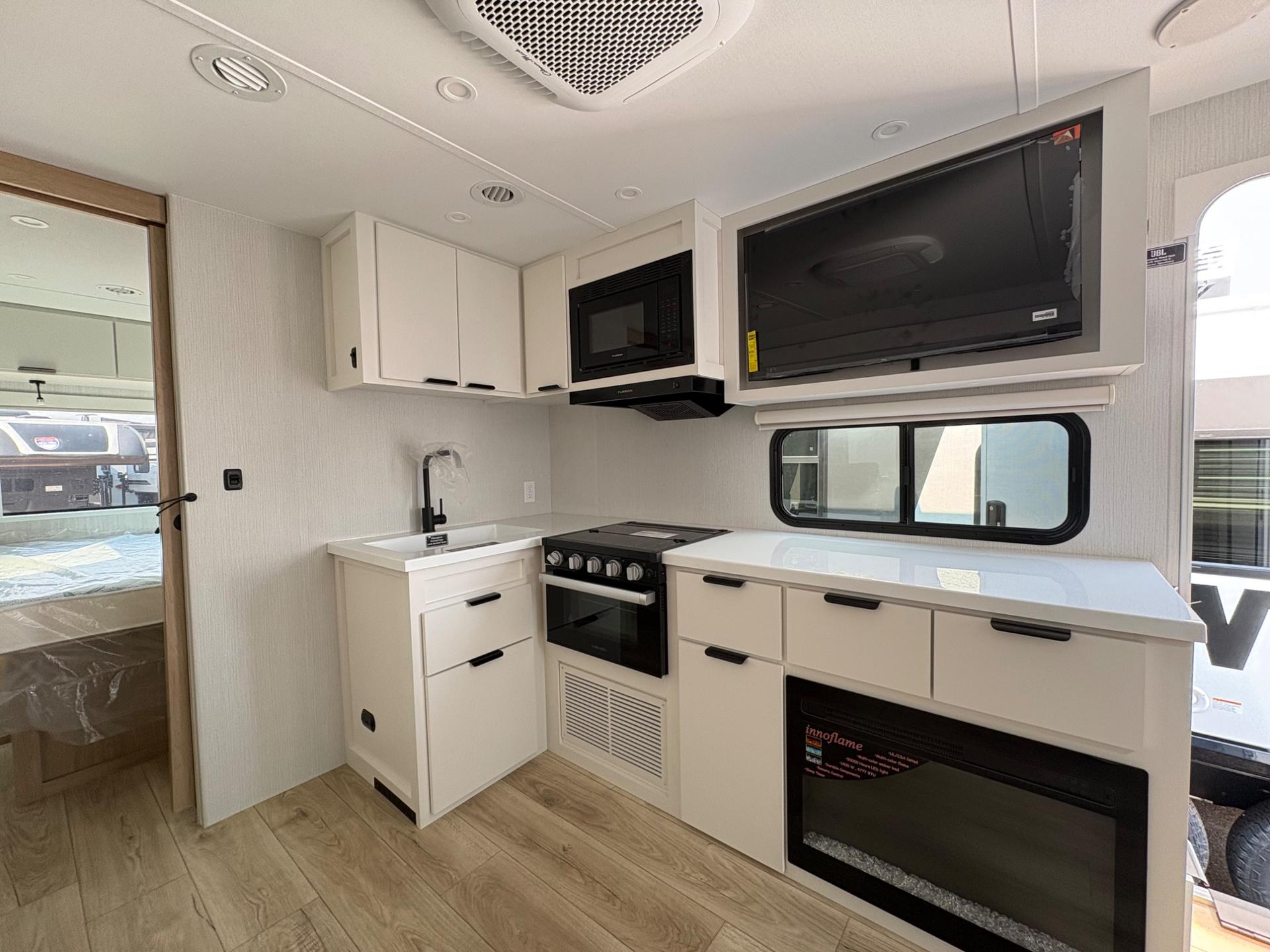 2027 Winnebago 2027 Winnebago Thrive - thumbnail 18
