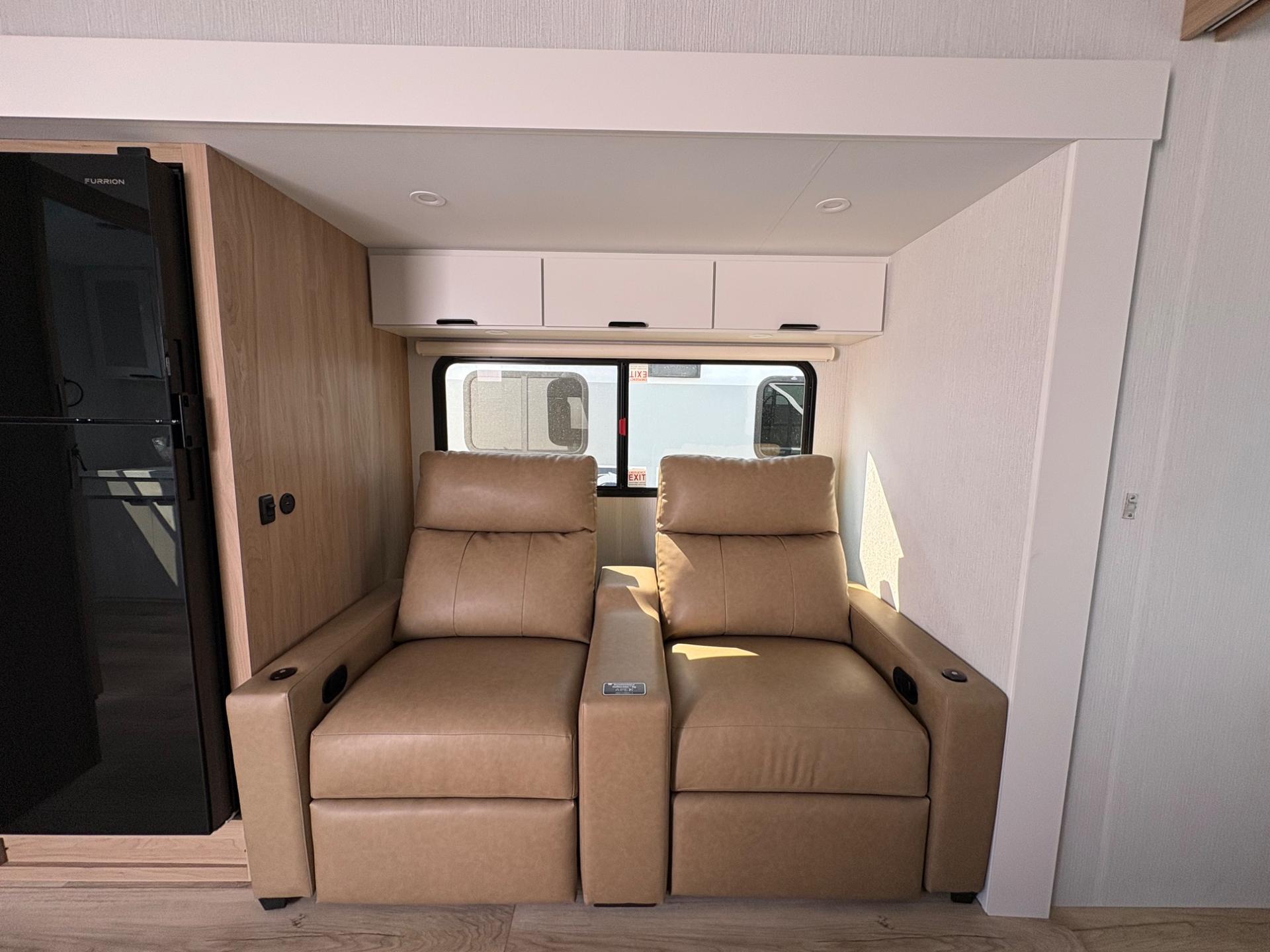 2027 Winnebago 2027 Winnebago Thrive - thumbnail 17