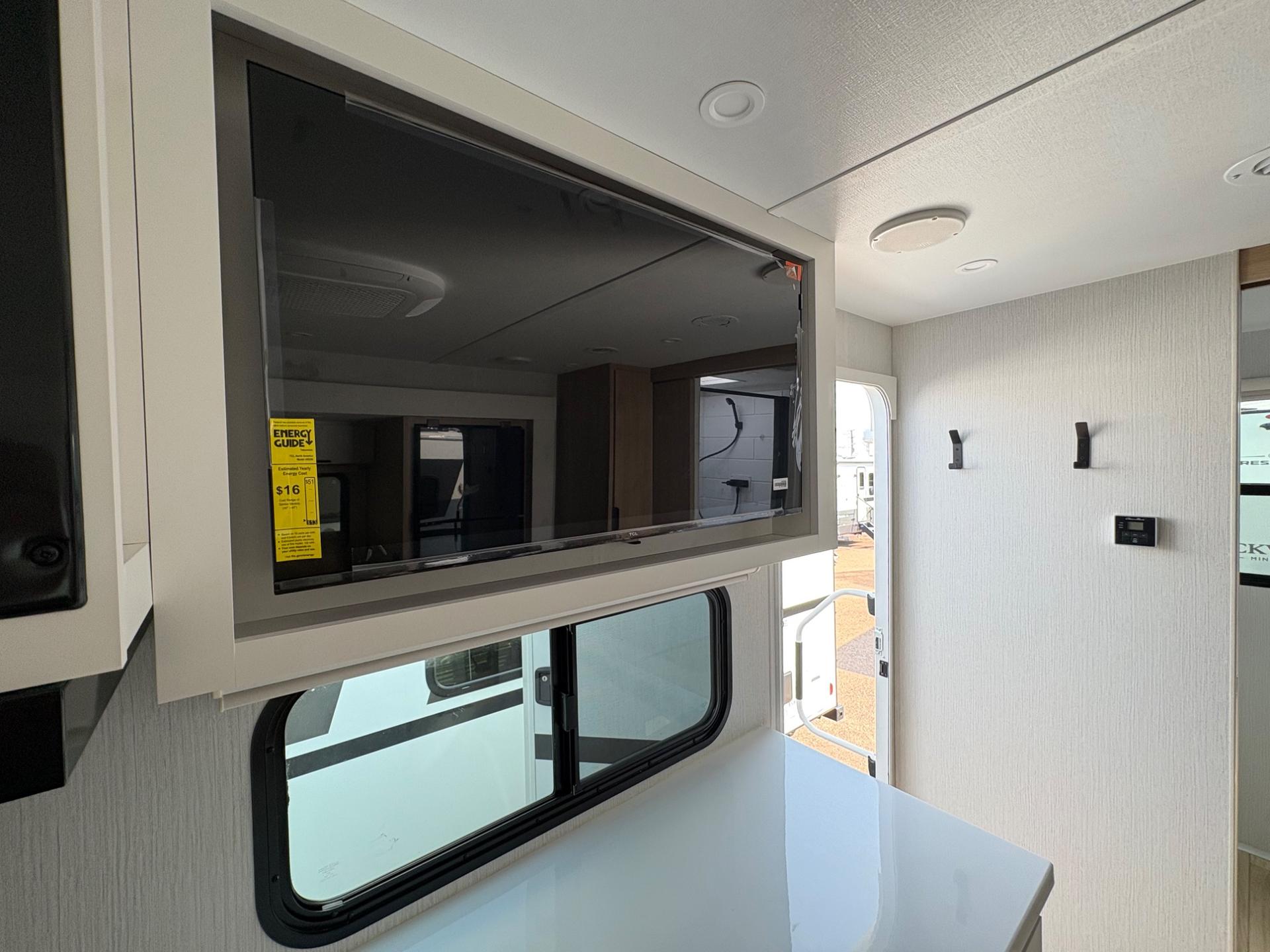 2027 Winnebago 2027 Winnebago Thrive - thumbnail 24