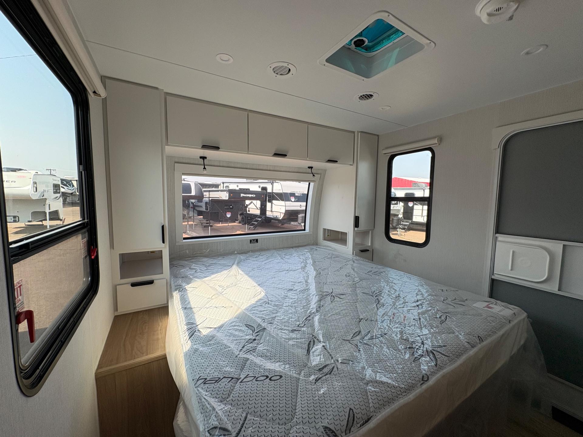 2027 Winnebago 2027 Winnebago Thrive - thumbnail 28