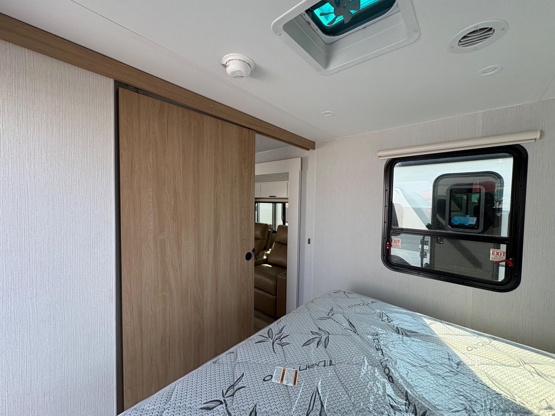 2027 Winnebago 2027 Winnebago Thrive - thumbnail 30