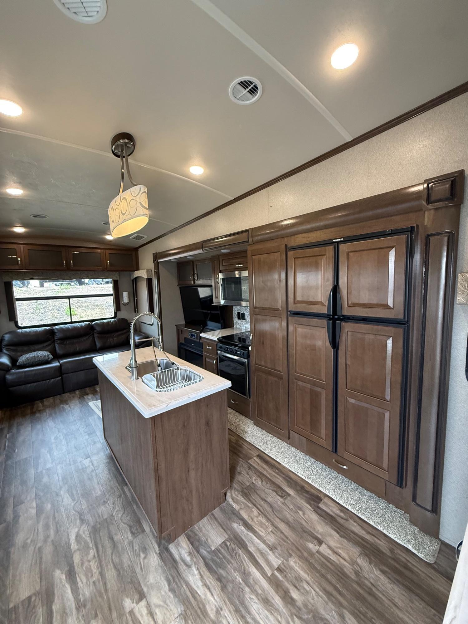 2019 Forest River 2019 Forest River Cedar Creek Silverback - thumbnail 7