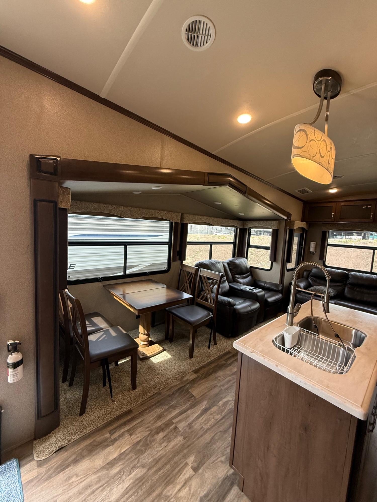 2019 Forest River 2019 Forest River Cedar Creek Silverback - thumbnail 8