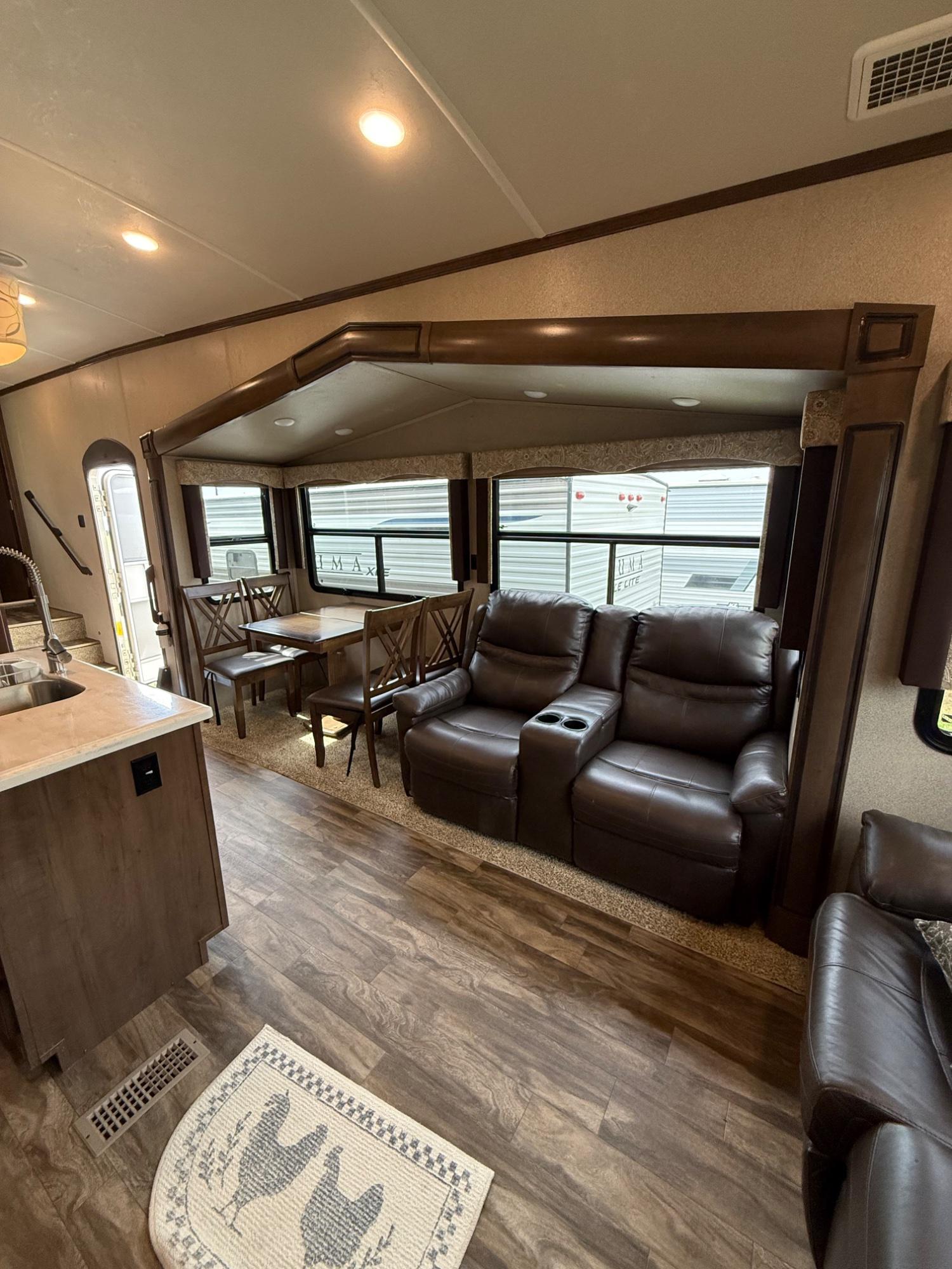 2019 Forest River 2019 Forest River Cedar Creek Silverback - thumbnail 10