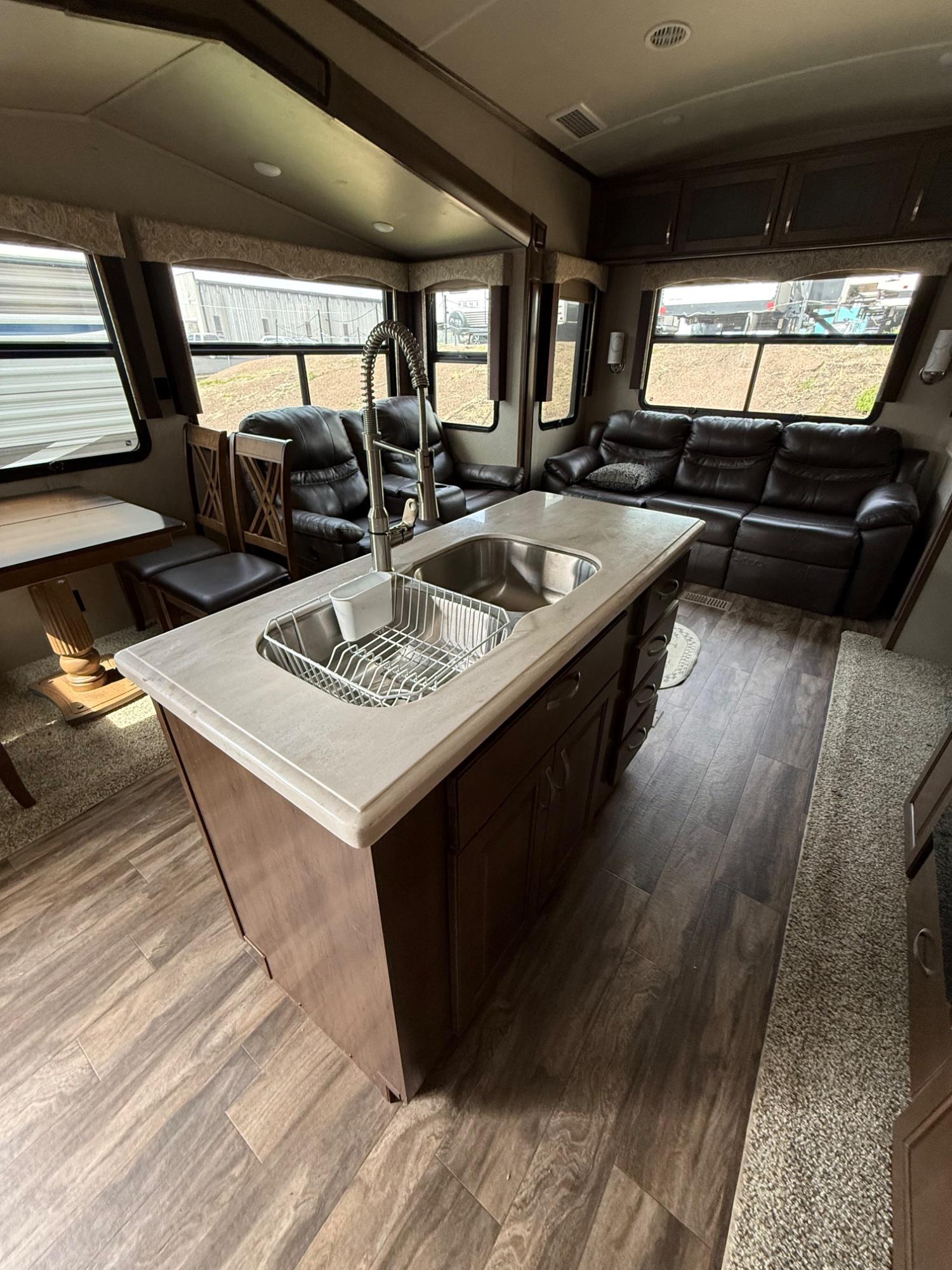 2019 Forest River 2019 Forest River Cedar Creek Silverback - thumbnail 25