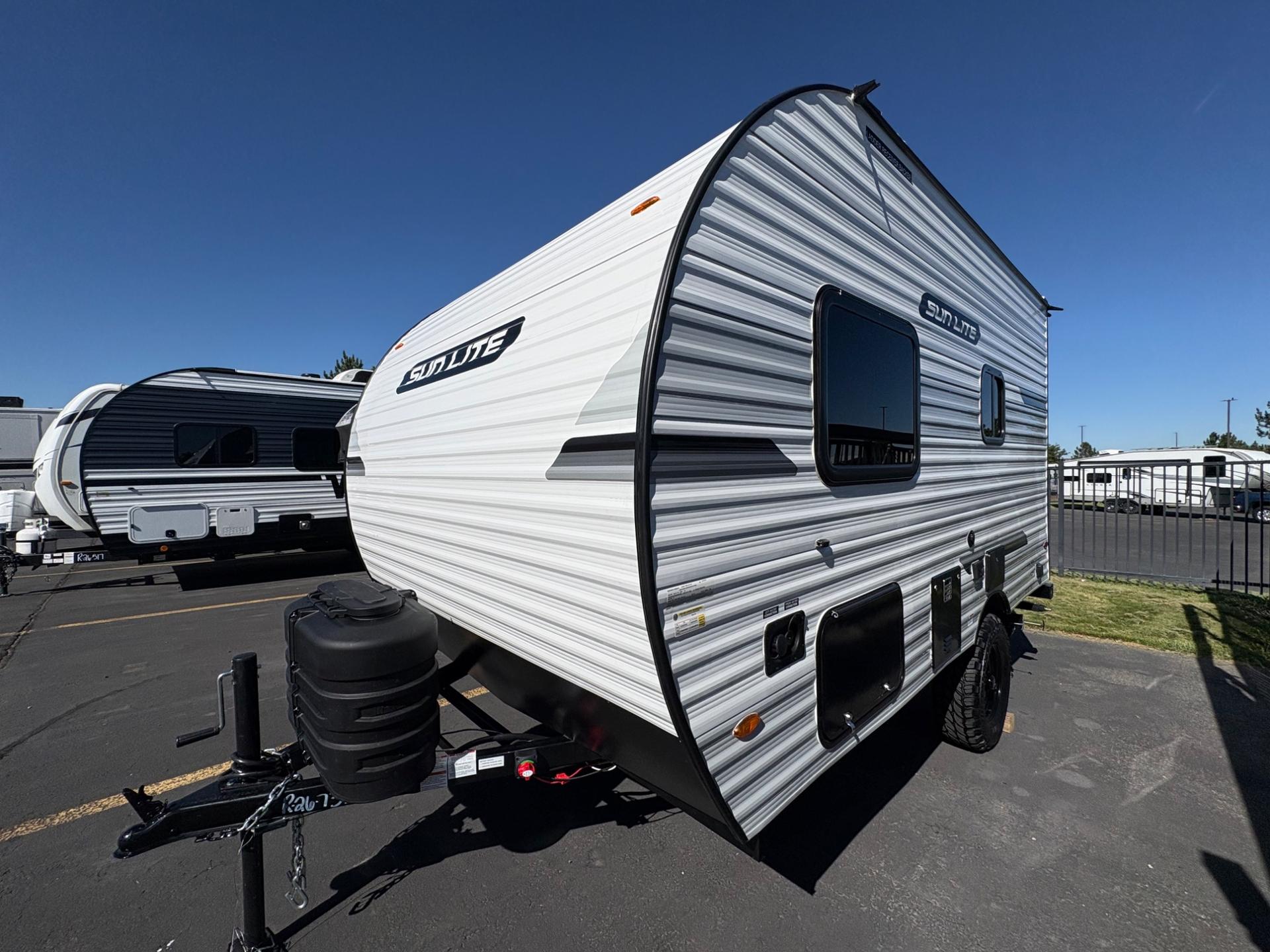 2027 Sunset Park & RV 2027 Sunset Park & RV SunLite - thumbnail 3