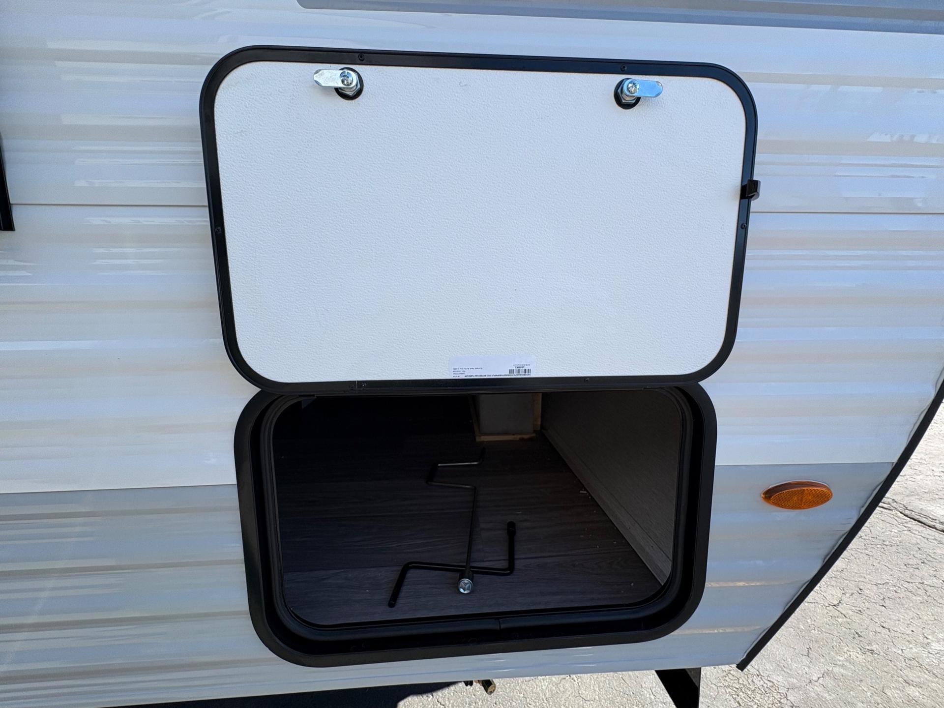 2027 Sunset Park & RV 2027 Sunset Park & RV SunLite - thumbnail 12