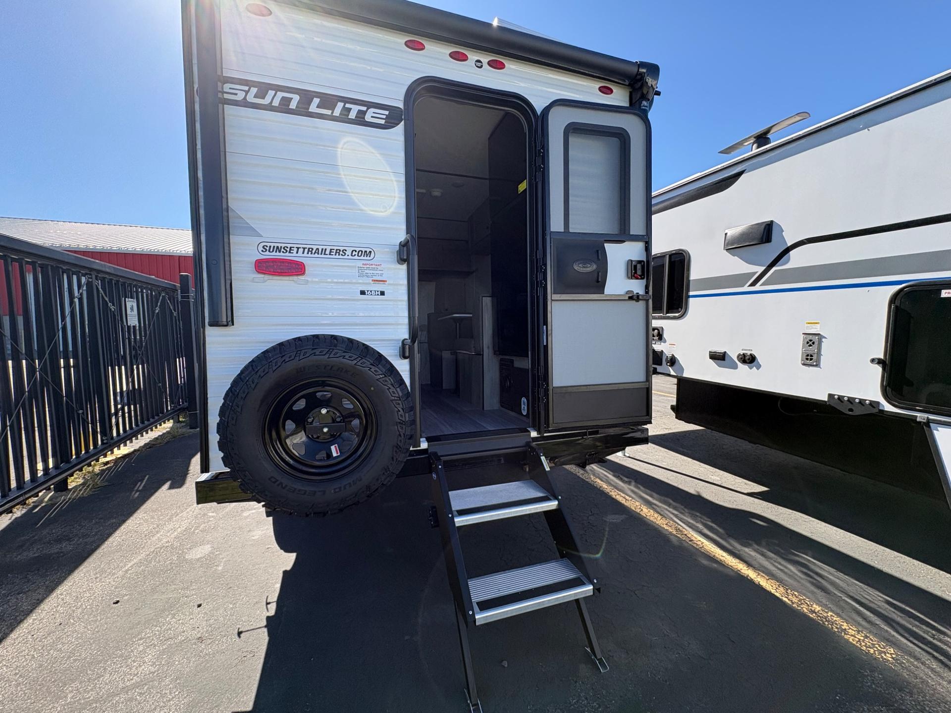 2027 Sunset Park & RV 2027 Sunset Park & RV SunLite - thumbnail 16