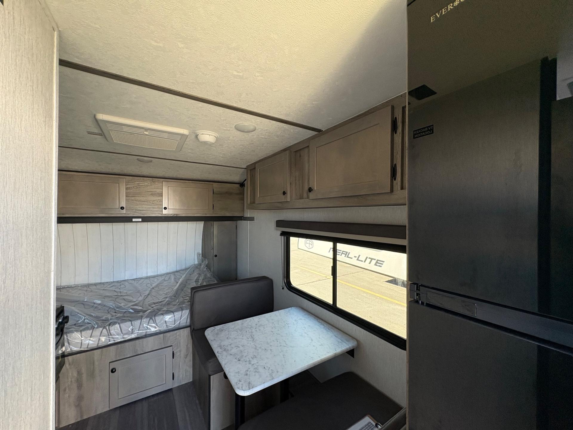 2027 Sunset Park & RV 2027 Sunset Park & RV SunLite - thumbnail 20