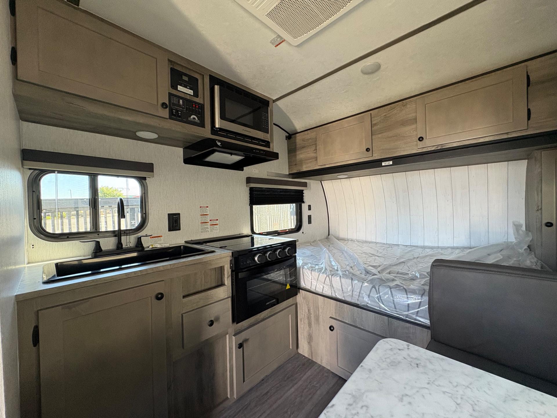 2027 Sunset Park & RV 2027 Sunset Park & RV SunLite - thumbnail 23