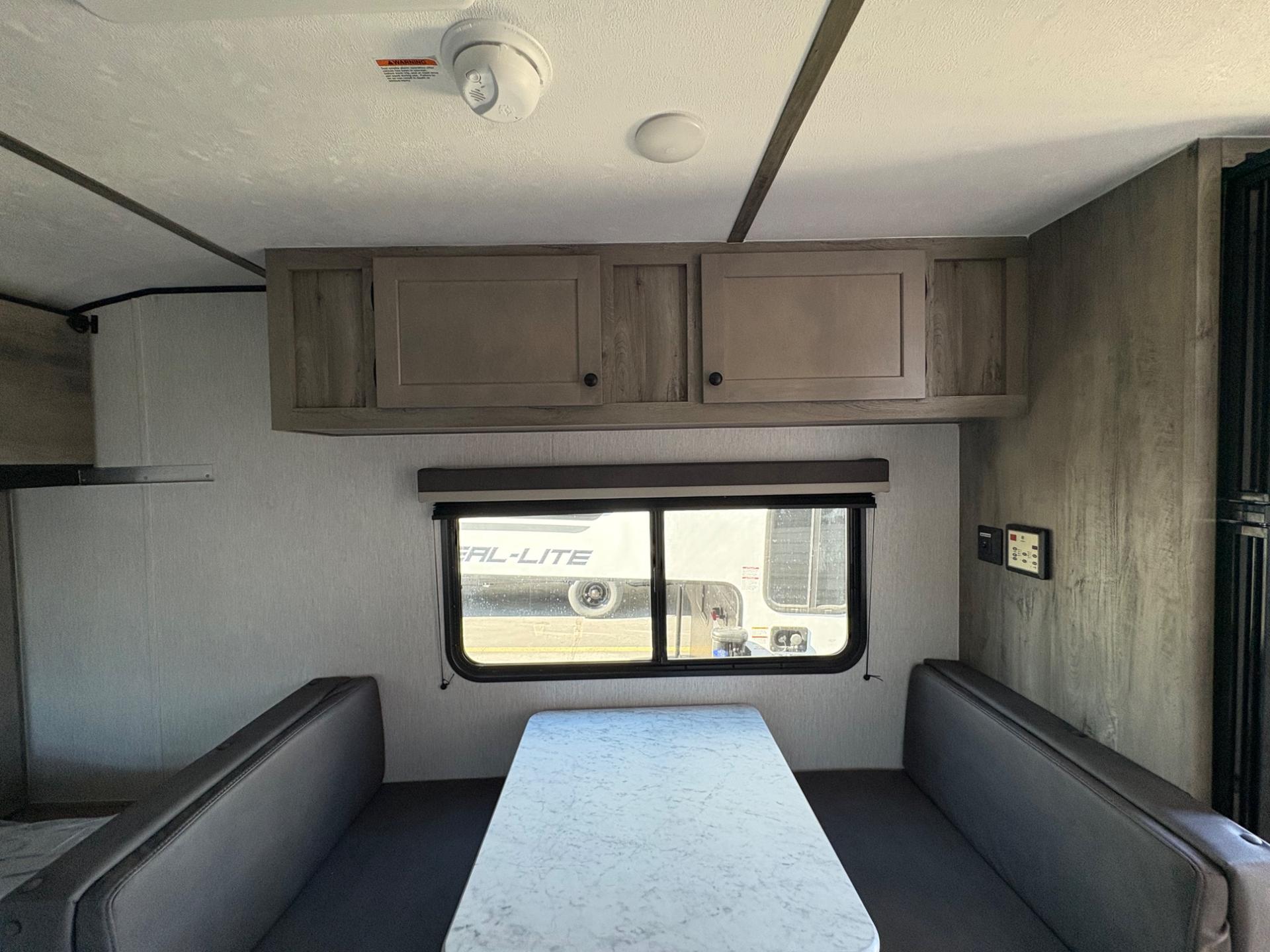 2027 Sunset Park & RV 2027 Sunset Park & RV SunLite - thumbnail 22