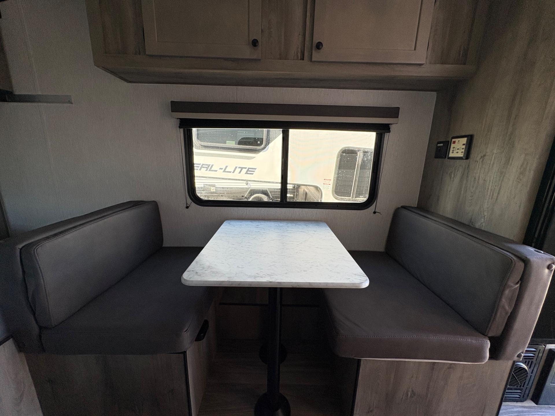 2027 Sunset Park & RV 2027 Sunset Park & RV SunLite - thumbnail 21