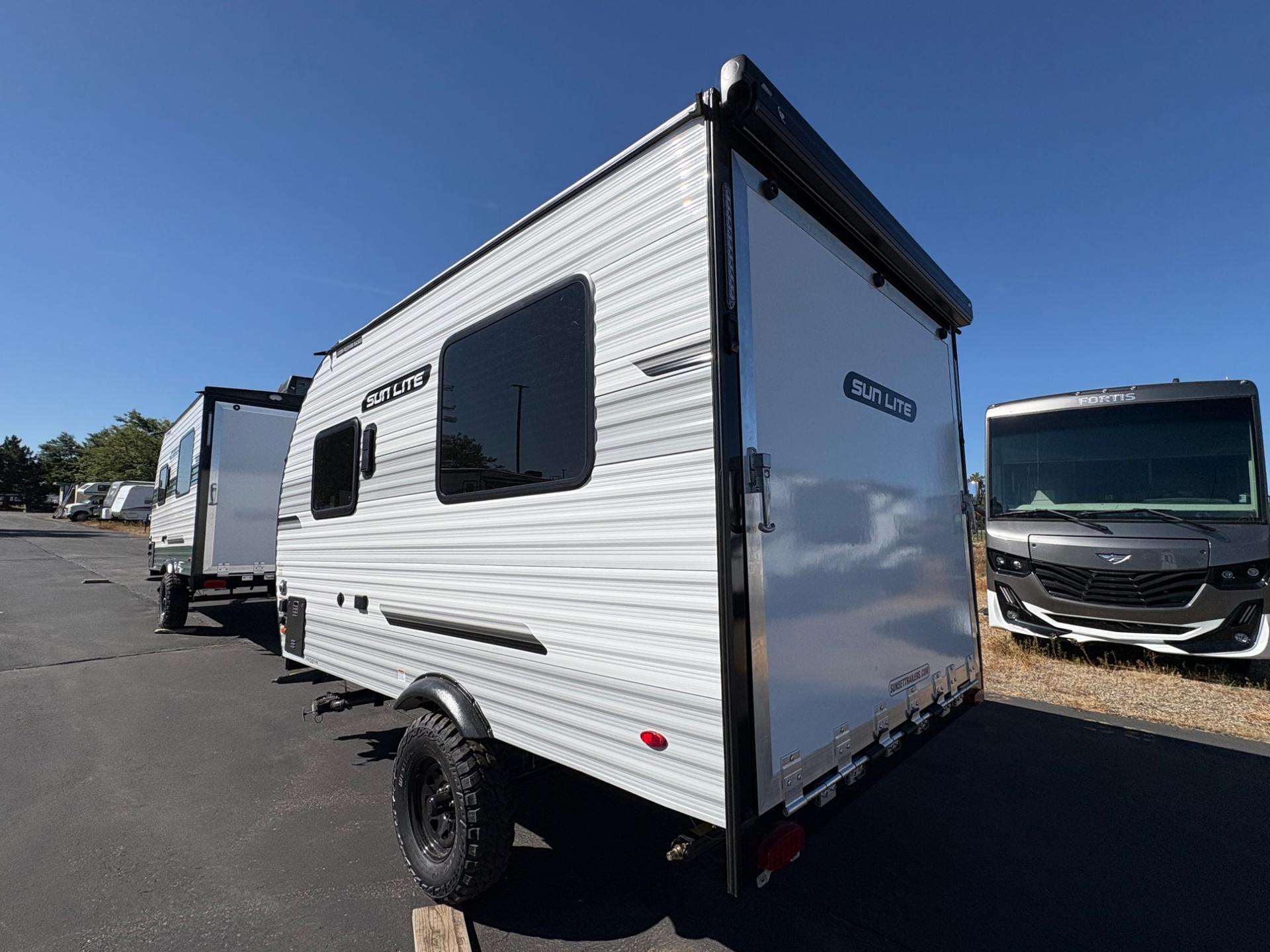 2027 Sunset Park RV 2027 Sunset Park RV Sunlite - thumbnail 3